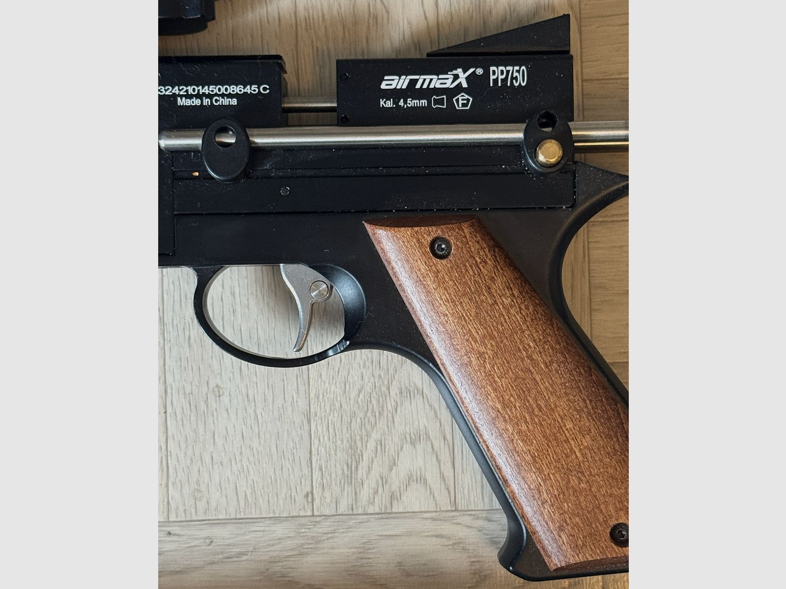 AirmaX PP750 LP air pistol caliber 4.5 mm incl. red/green dot sight and air pump