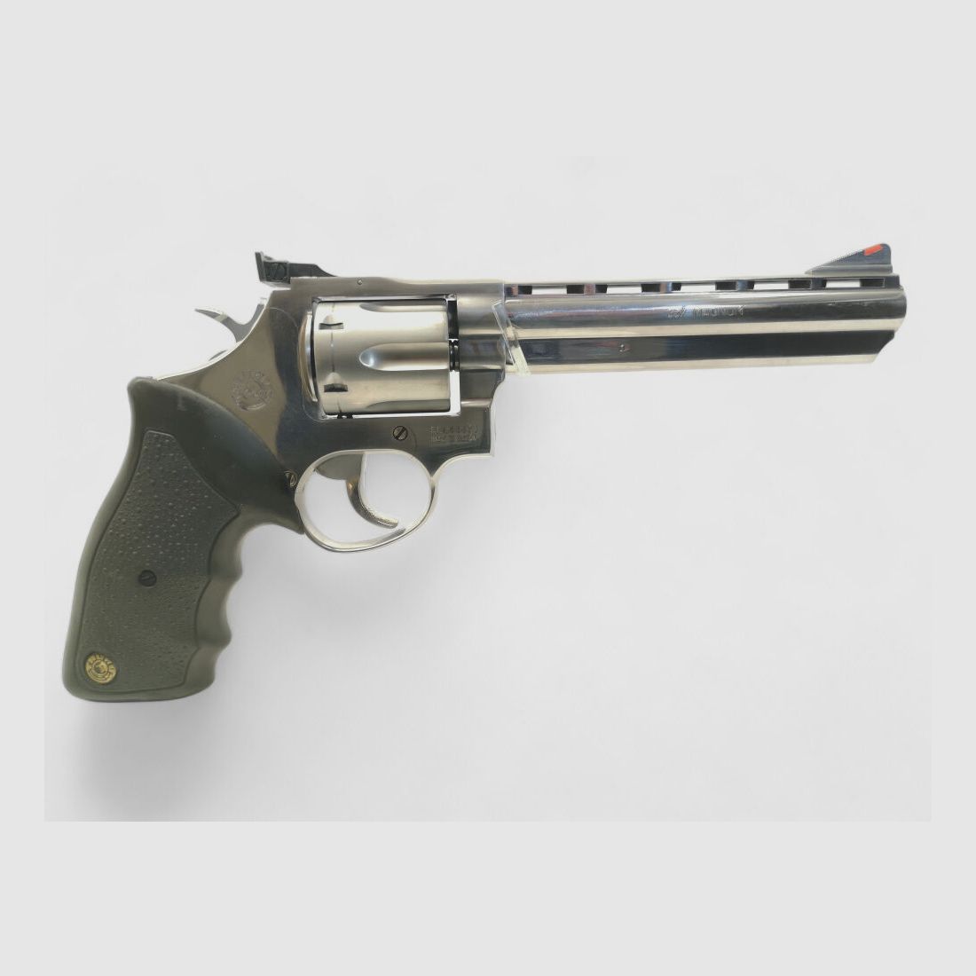 Taurus 689