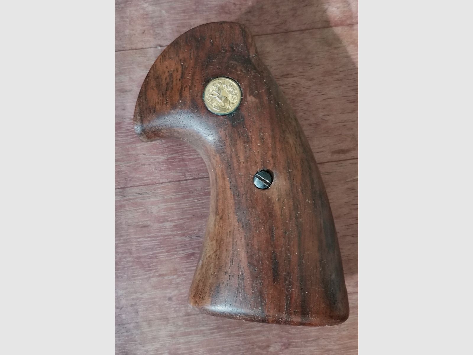 Griffschalen Colt Holz