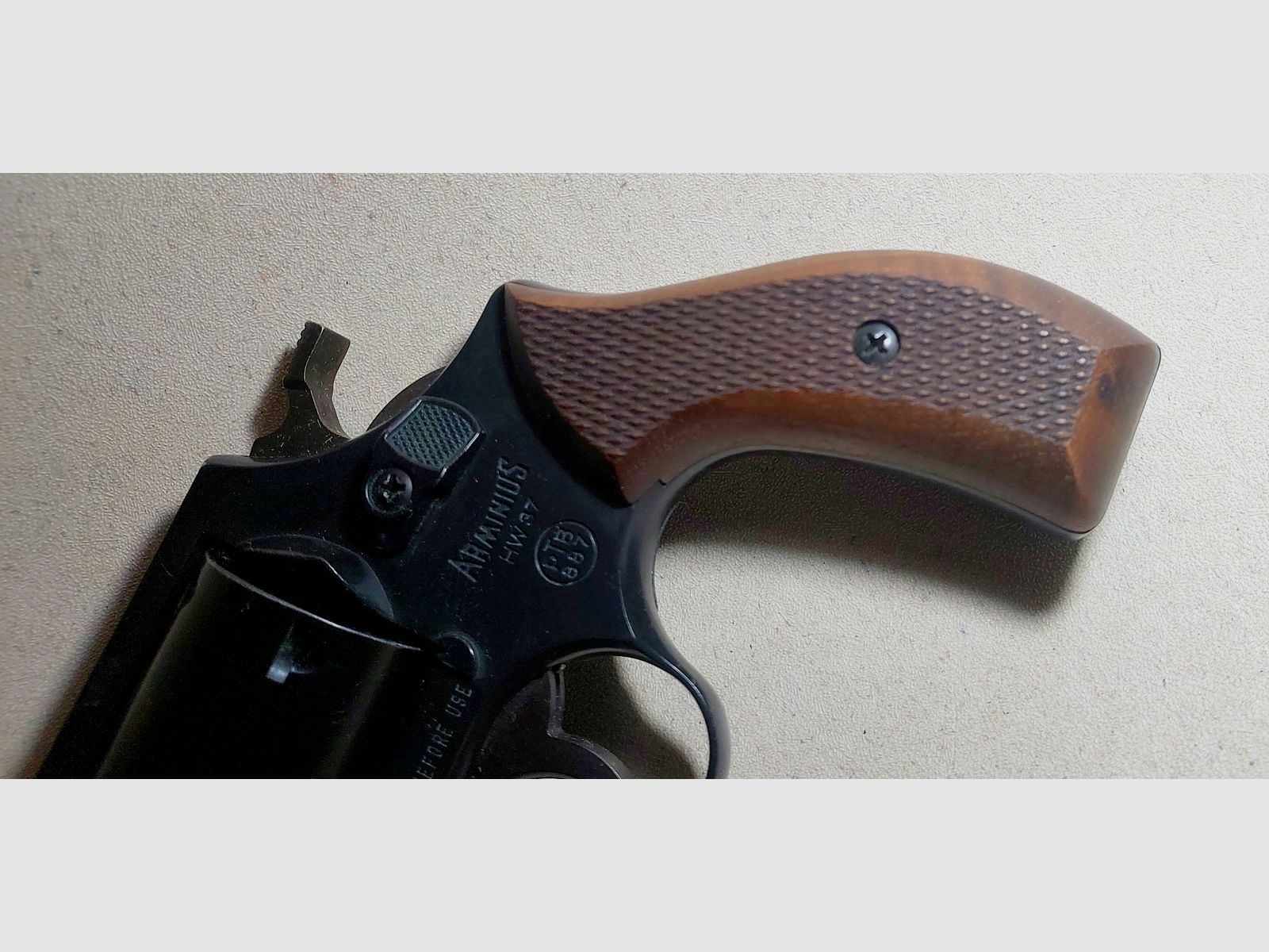 Weihrauch HW37 cal. 9mm R.K. (PTB 887) mit Holzgriffschalen OVP sehr gut erhalten.