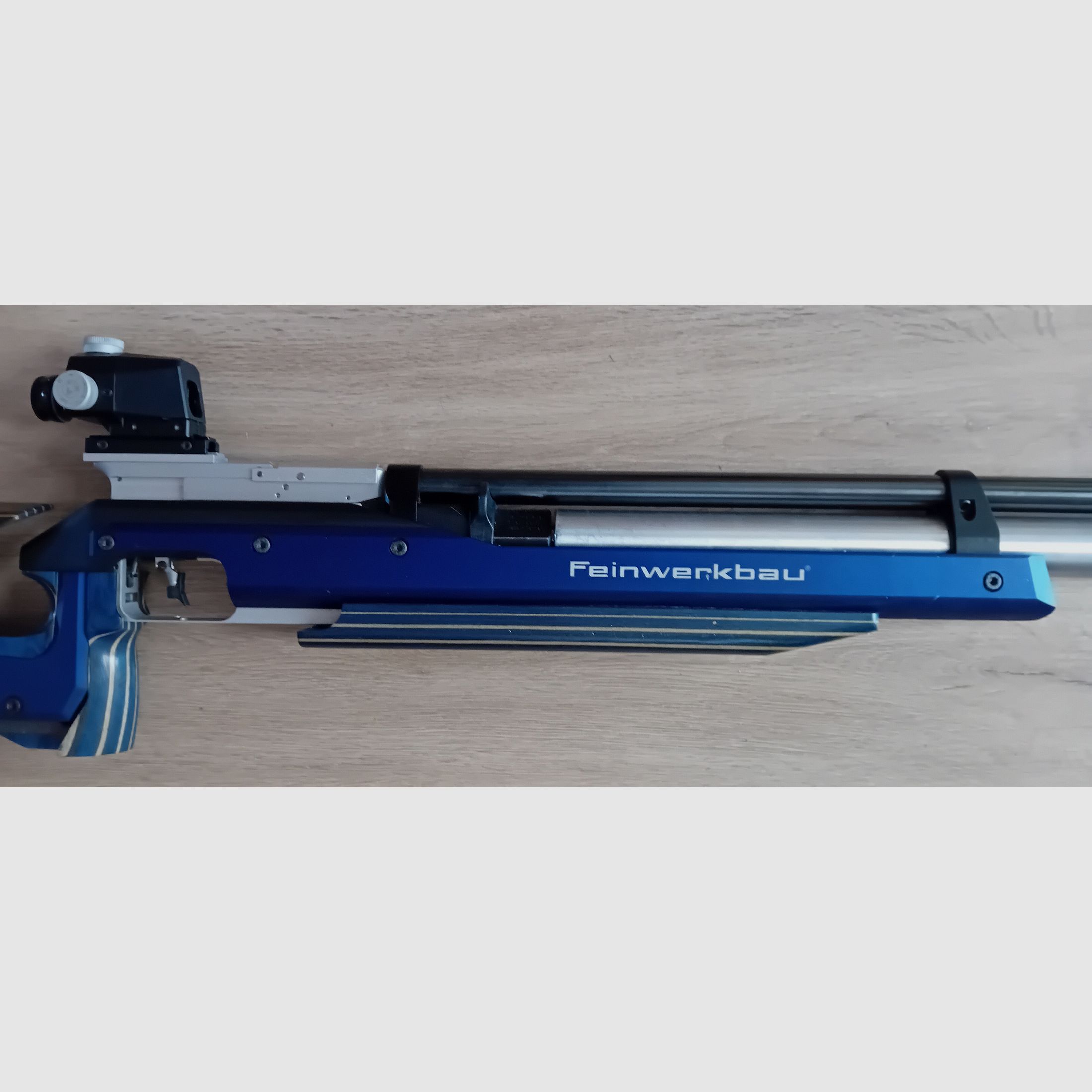 Press - Luftgewehr Feinwerkbau P 70 ALU - Links - Schaft