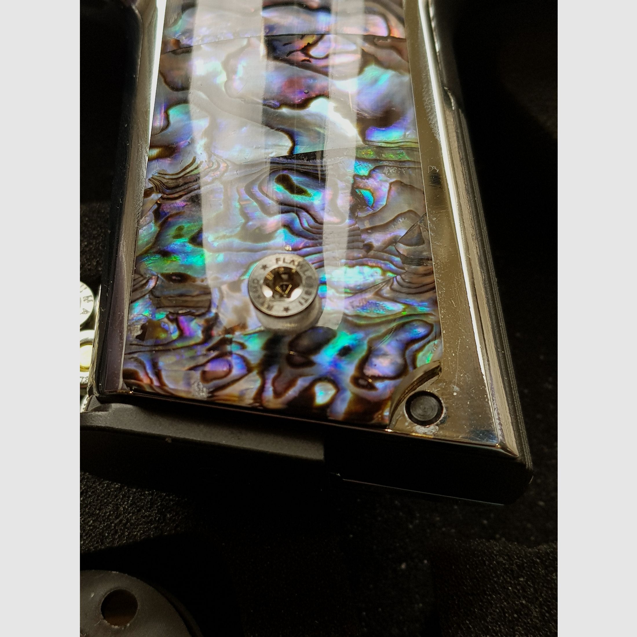 Vitrinen Stück zu verkaufen: Colt 1911 in Chrom