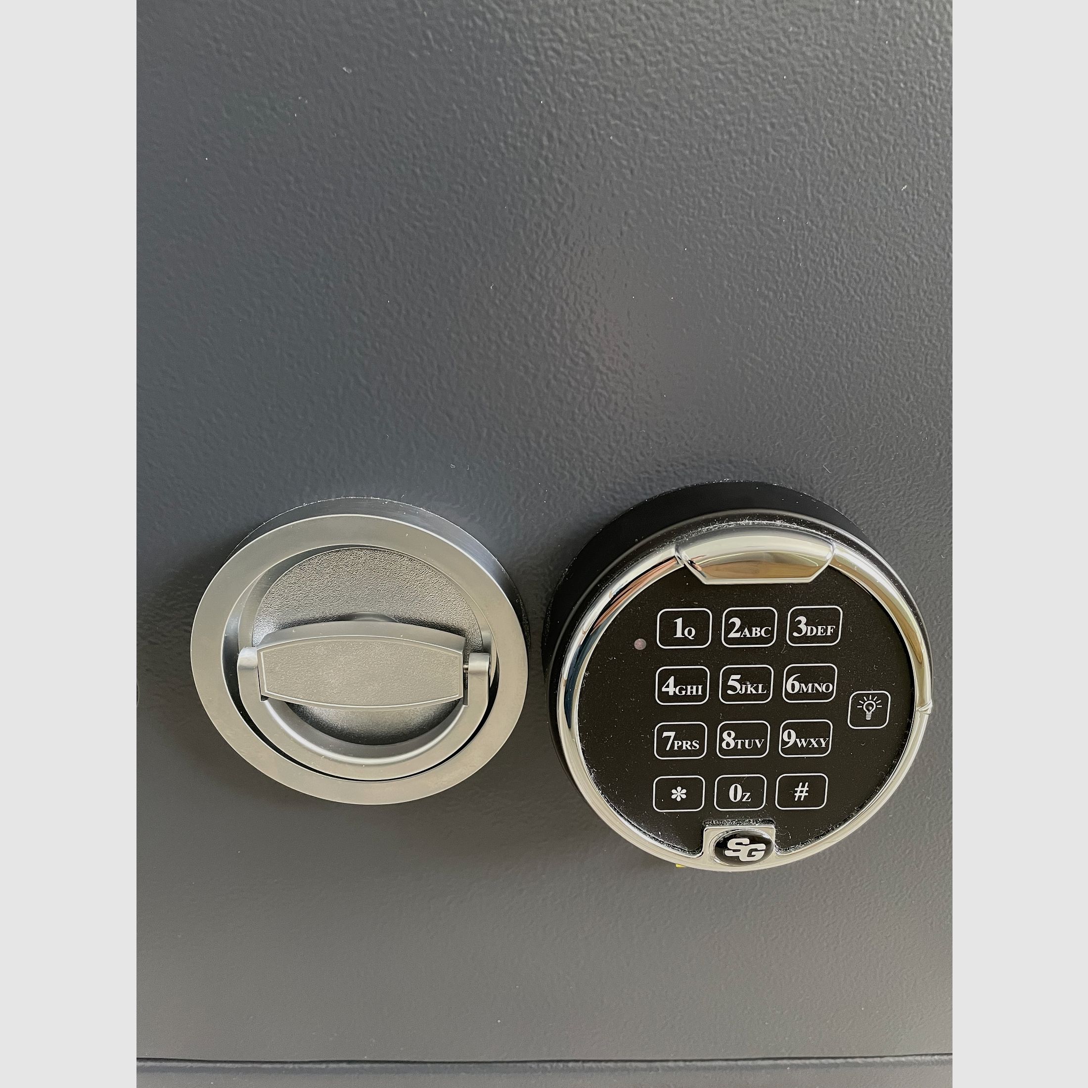 Kurzwaffenschrank / Tresor Quadriga Format in Klasse 1 neuwertig