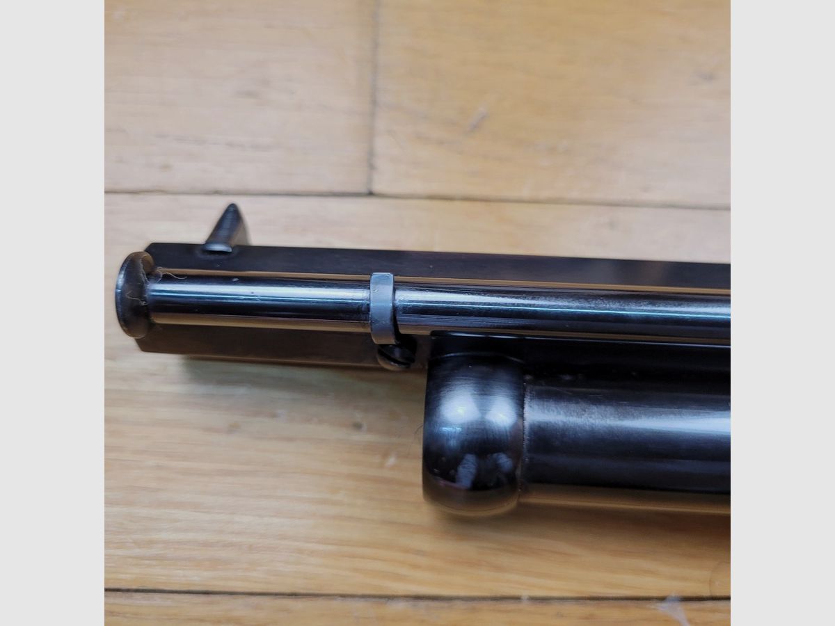 Barok en indrukwekkende LeMat Cavalerie-revolver – Zeldzame productie van Pietta uit 1988 – 9-schots cilinder in kaliber .44 en één centraal voor hagel – Het meest buitengewone wapen van de Burgeroorlog – Originele koffer – Prachtige blauwverkleuring – Perfecte mechanica en esthetiek – TBE++, afbeelding 4 van 30