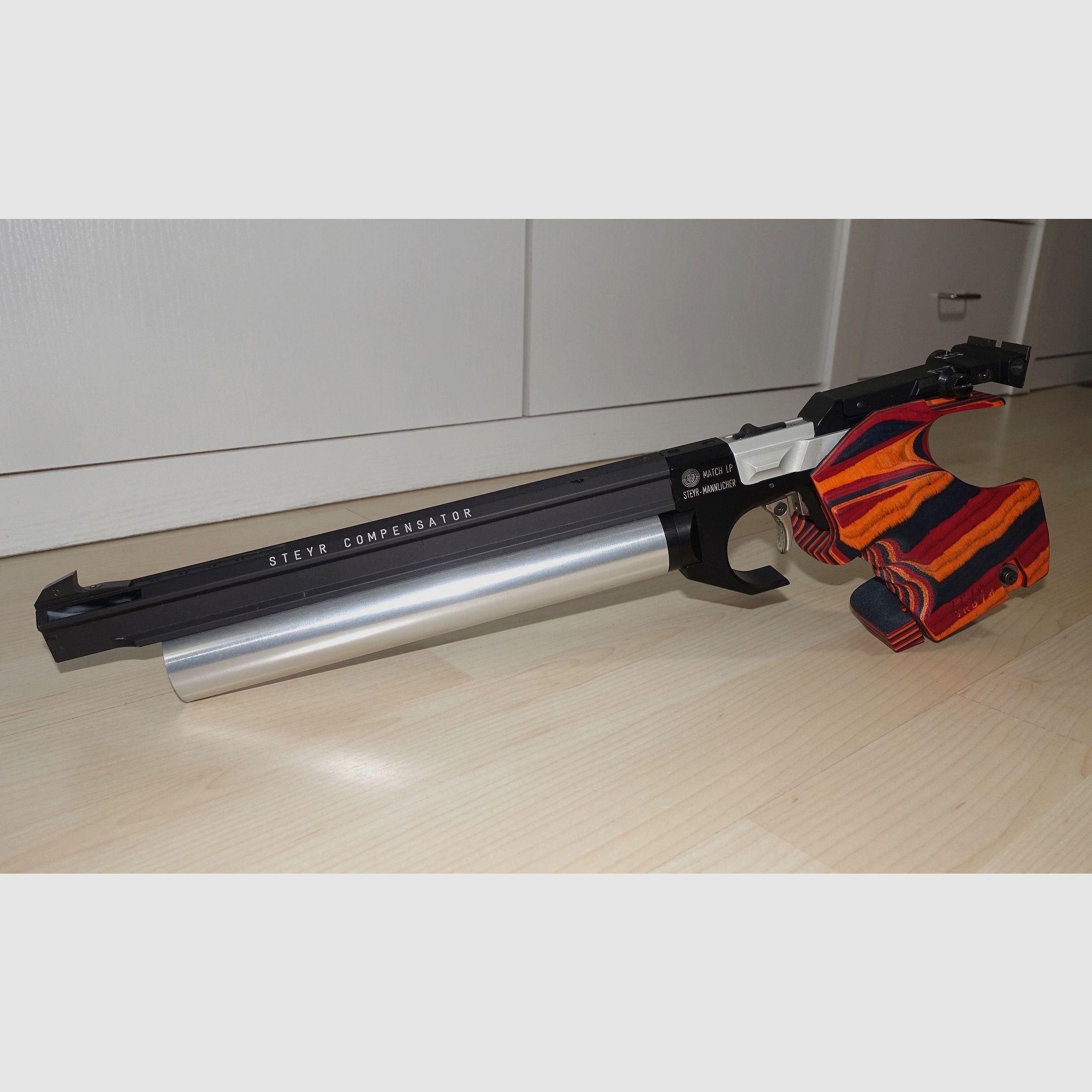 TOP Steyr LP pistola da match ad aria compressa con nuova impugnatura + nuova cartuccia + accessori