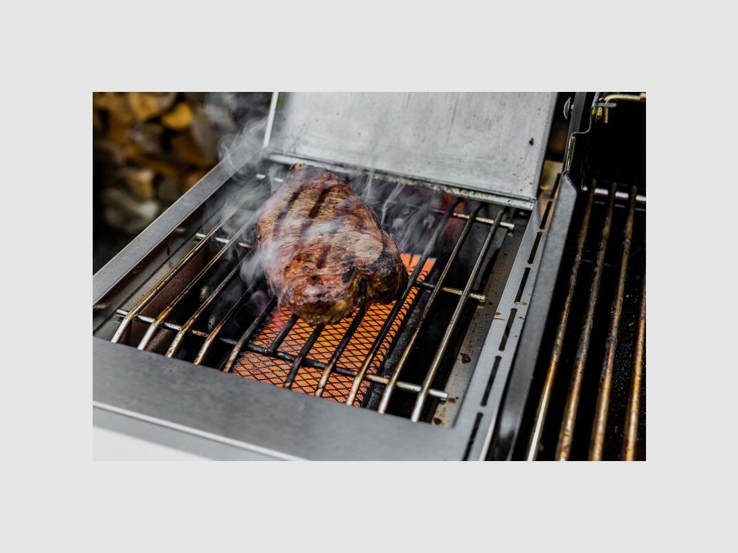 Grillfürst Gasgrill G310G mit Guseisen Rosten