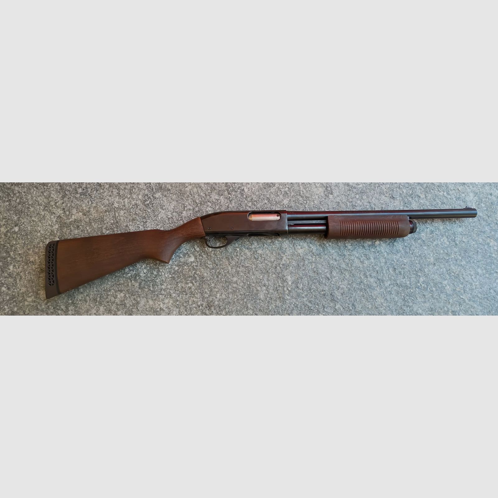 A 42 PUMPGEWEHR REMINGTON 870 MAG Kal. 12, Bild 1 von 2