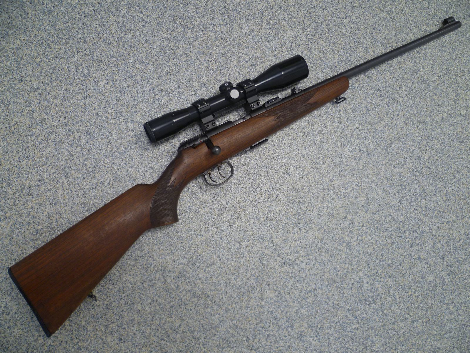 Repetierbüchse Anschütz 1417 .22lr.
