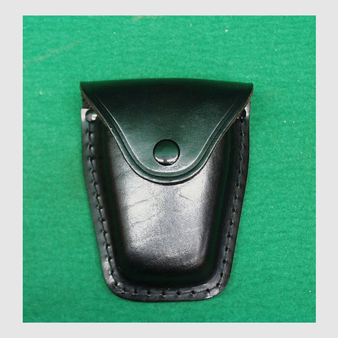 Unknown handcuff case, leather pouch