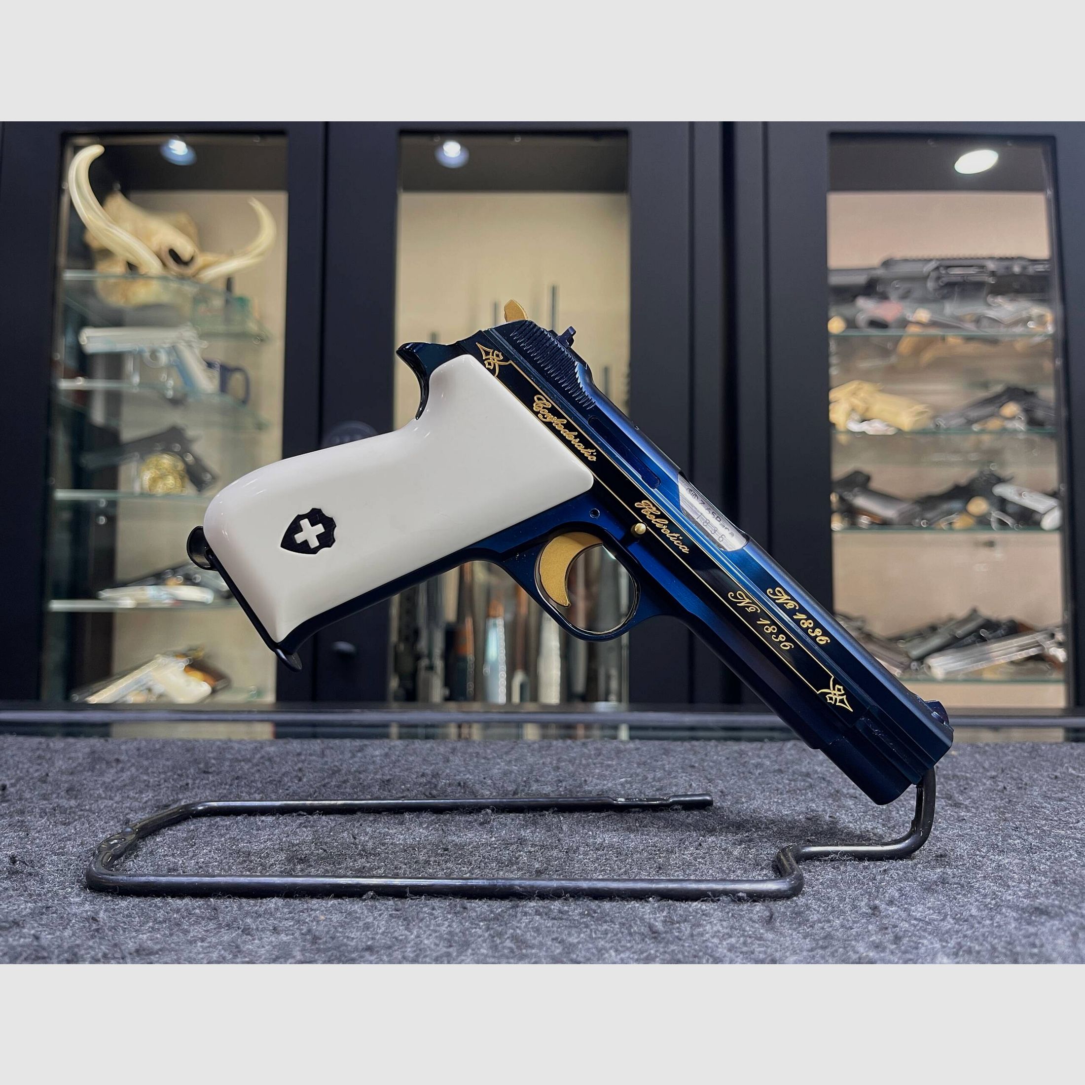SIG P210 Modelo Conmemorativo 700 Años de la Confederación Suiza, imagen 2 de 12