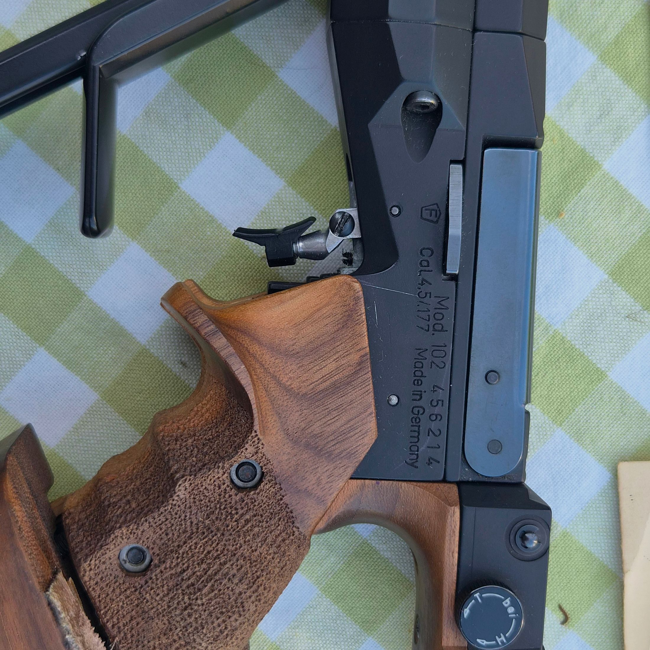 Pistola de competición Feinwerkbau Modelo 102