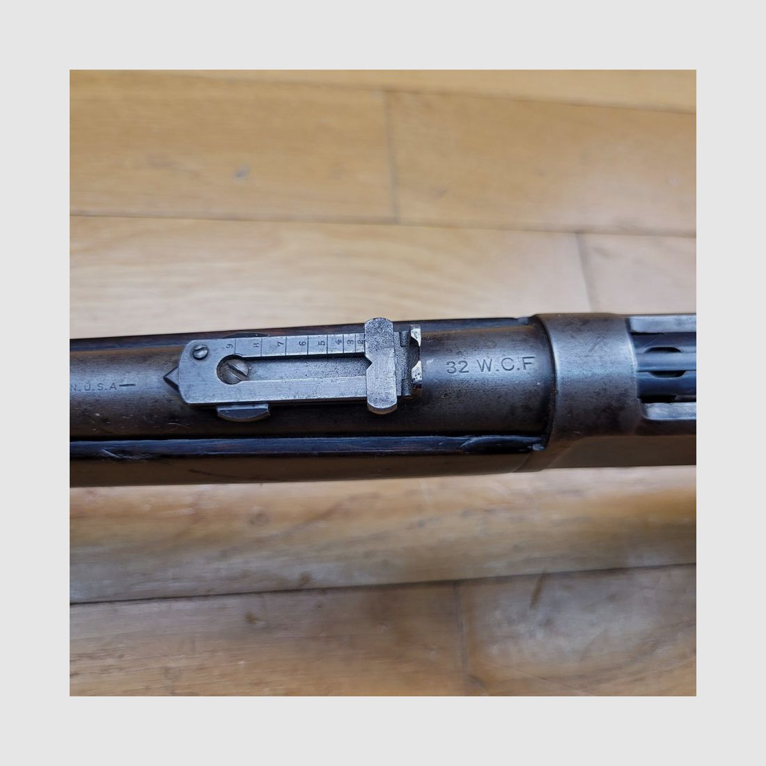 Belle carabine Winchester 1892 – calibre 32WCF / 32-20 – Configuration carabine de selle – Fabrication New Haven 1903 – Beaux marquages sur le canon – Hausse échelle – BE+/TBE, image 22 sur 33