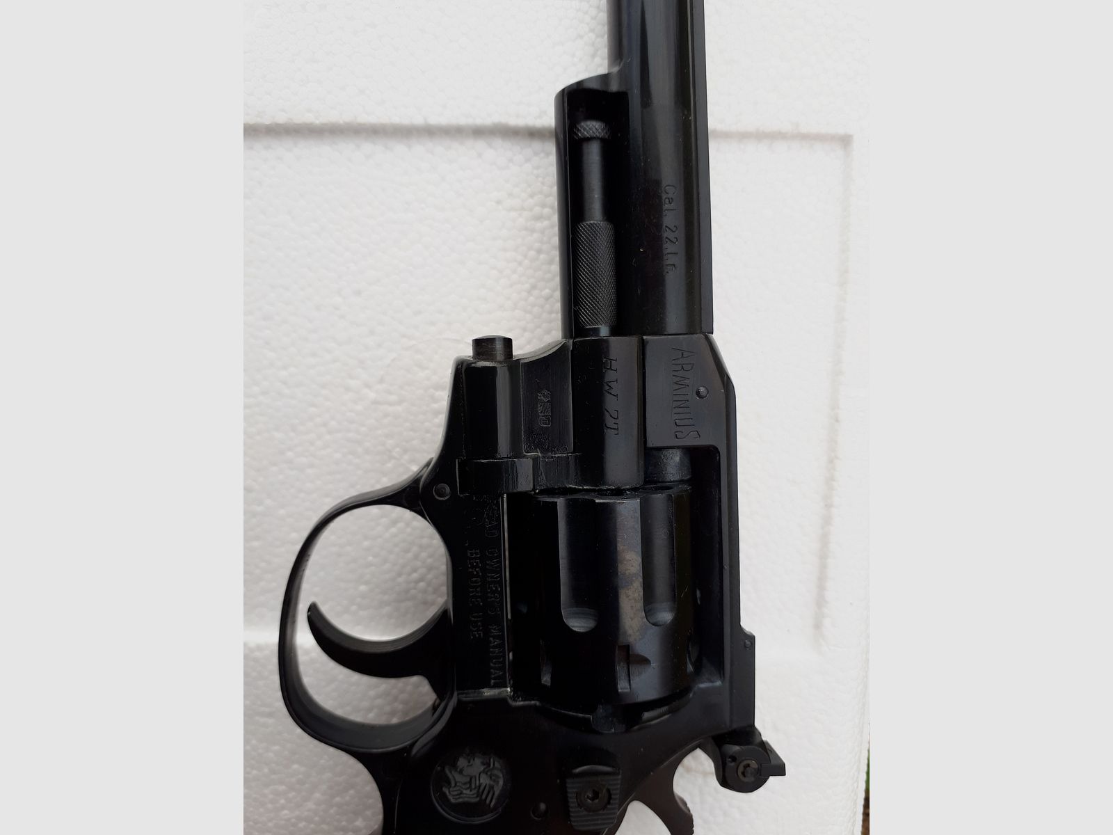 KK Waffen und Waffenschränke (Langwaffe KK-Gewehr Suhl Modell 150 Standard) (Kurzwaffe Revolver Arminius)