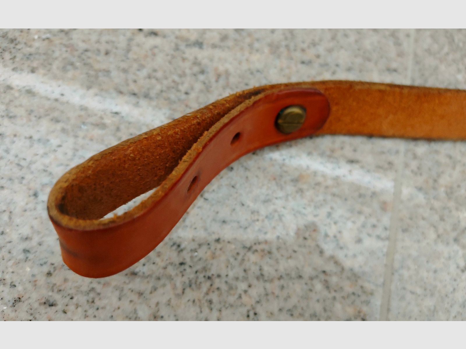 Skórzany pasek do karabinu