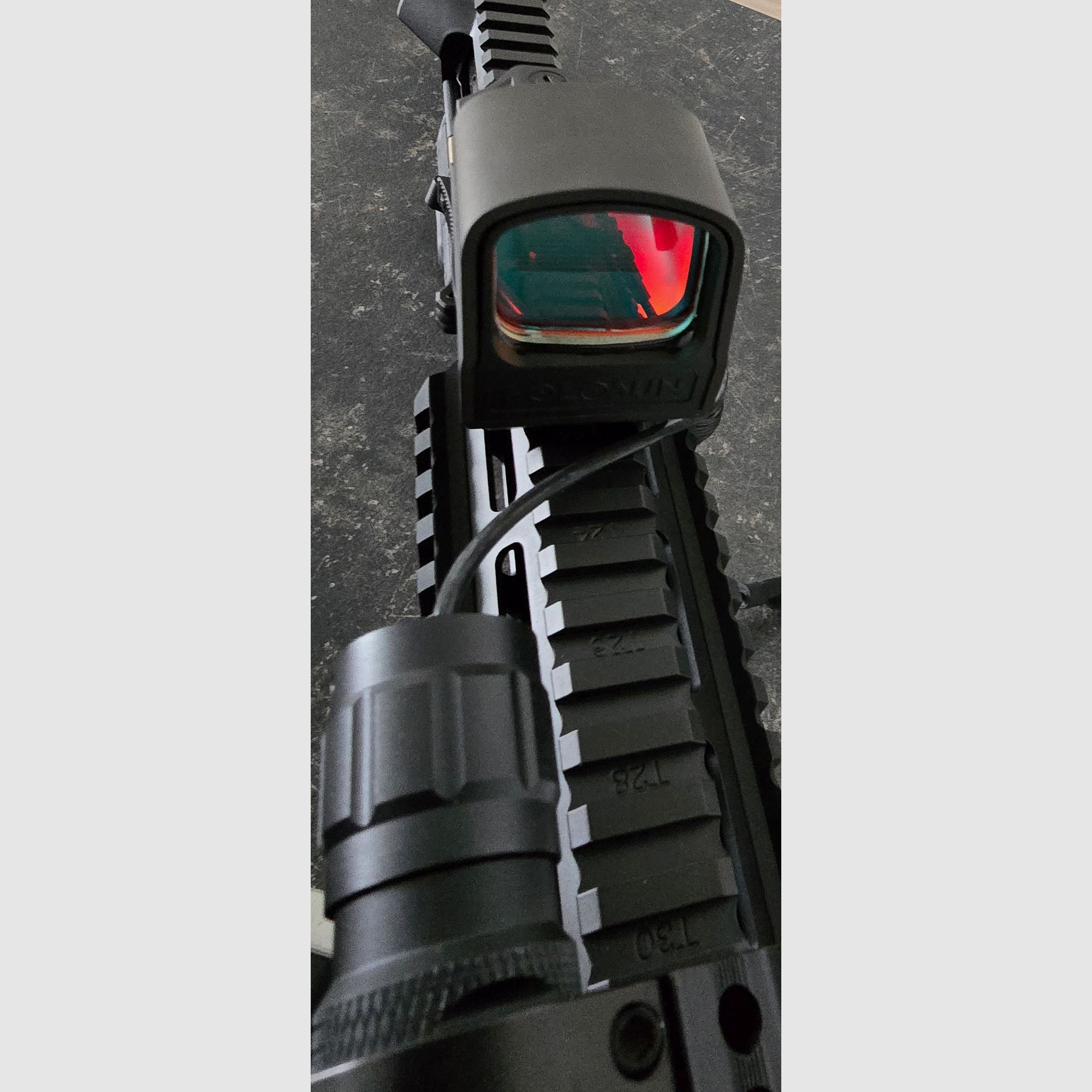 Schmeisser AR 15 DMR 18 pollici calibro .223 con Red Dot Sight Holosun NUOVO
