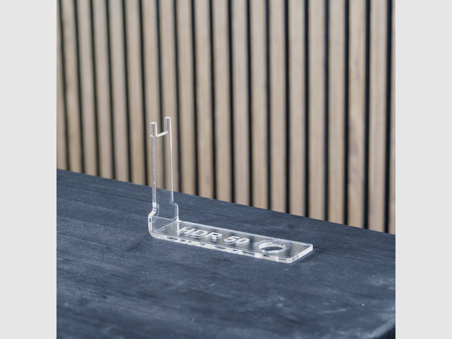 PLEXIGLAS® Wandhalterung / Tischständer für HDR50 | HDP50 | stilvolles Design mit gelasertem Homedefence-Logo