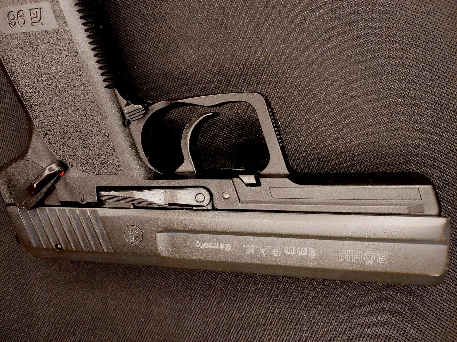 Röhm RG96 Schreckschuss Pistole brüniert (PTB 699) RG 96 mit 3 Magazinen