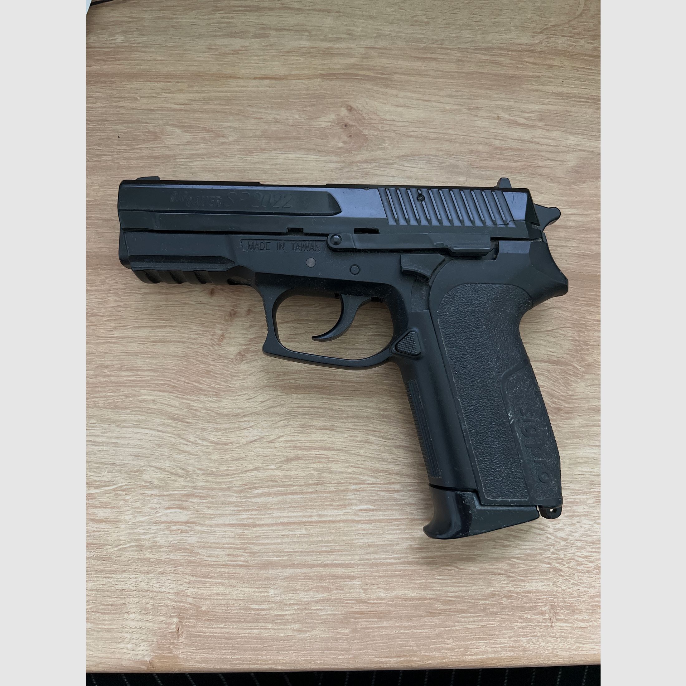 Sig Sauer SP2022 Airsoft / 0.5 Joule / 6mm BB