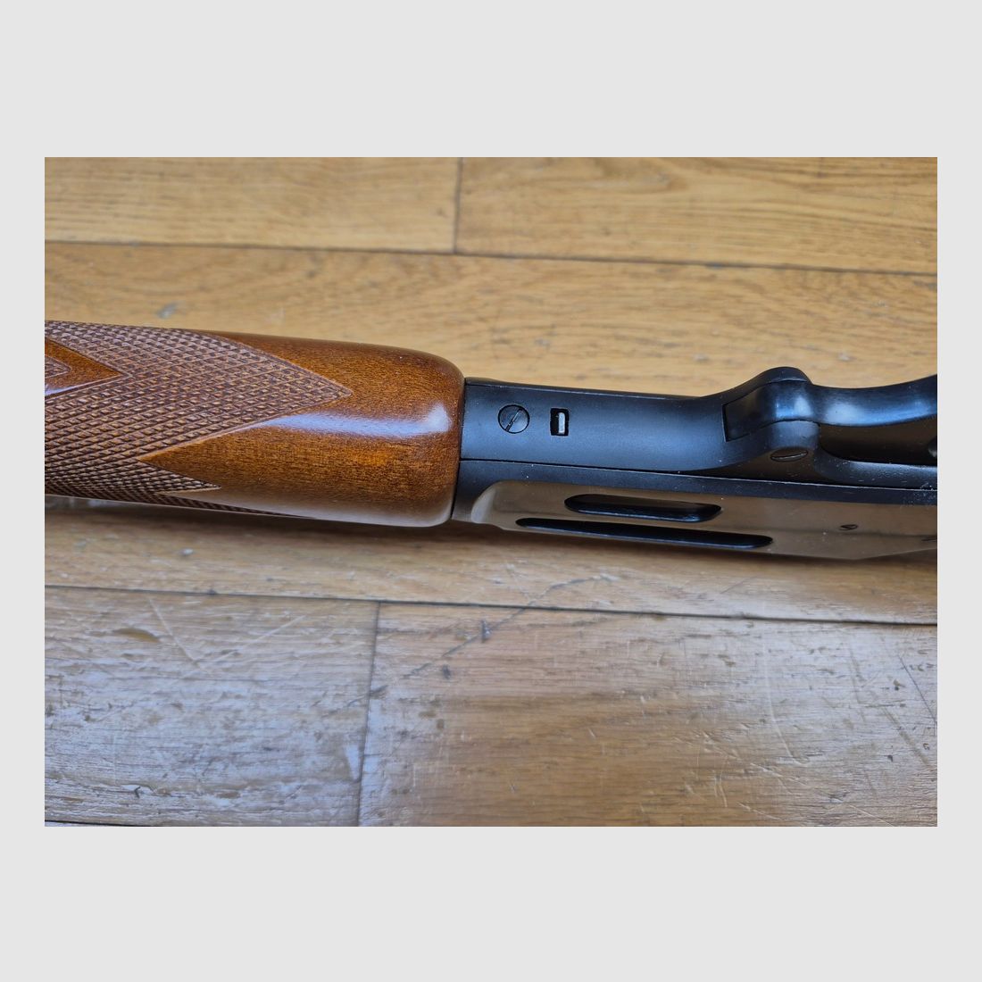 Sehr schöne Unterhebelrepetierbüchse Marlin 336 – Kal. 30-30 – Seltenes Stempel « JM » – Waffe von Marlin vor der Insolvenz – Eine echte Marlin von Marlin! – Hervorragende Verarbeitung – Traumhafte Anpassungen – Neuwertiger Zustand!, Bild 22 von 33