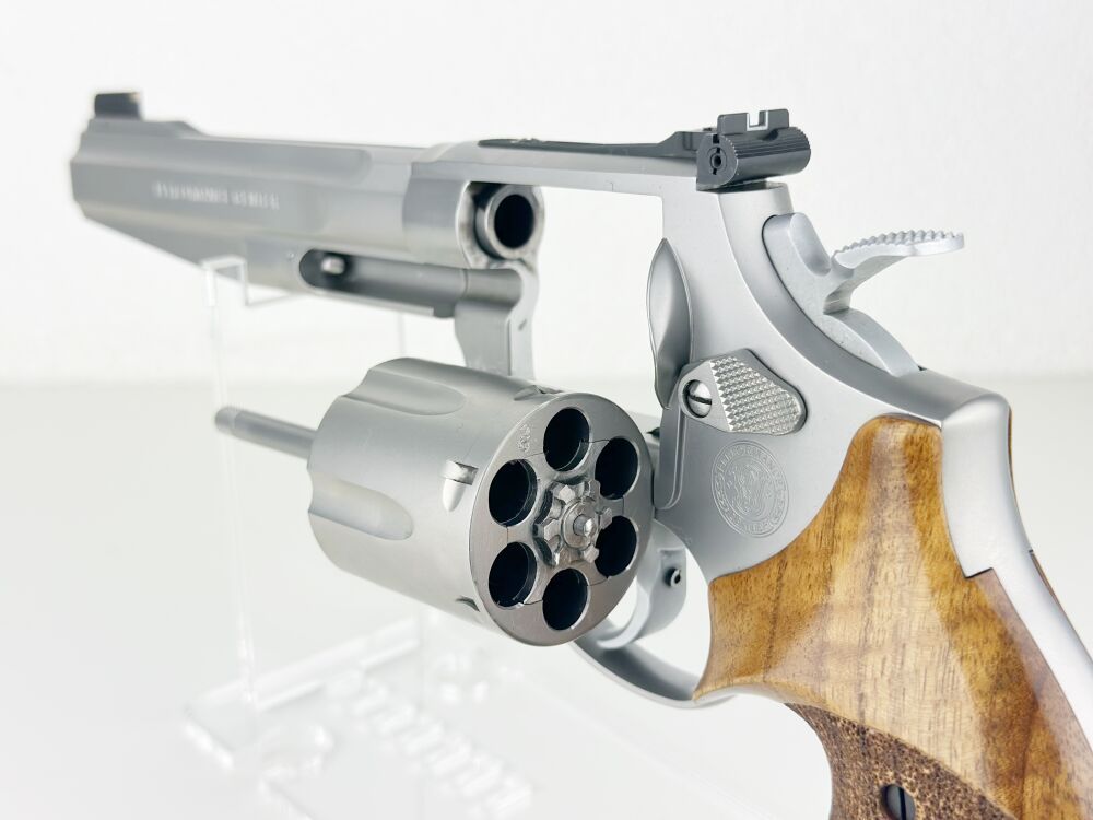 Smith & Wesson Performance Center	 .357Mag