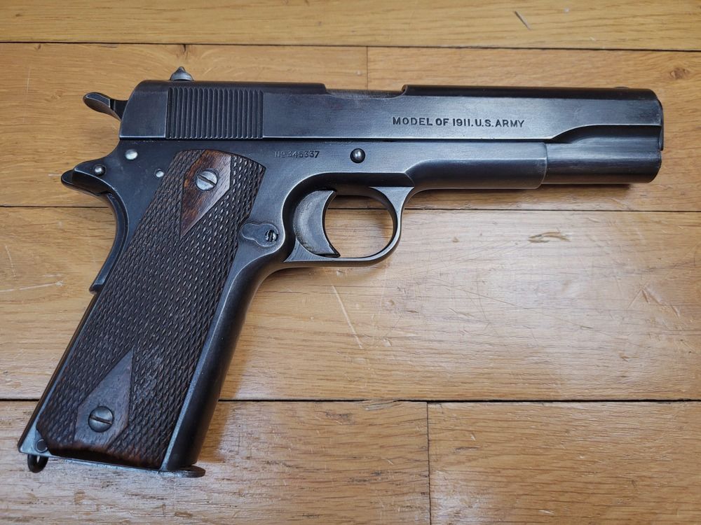 Rare pistolet Colt 1911 (pas 1911 A1 !) – Le mythe originel ! – Arme militaire de 1918 – Cal. d&rsquo;origine 45 ACP – Très beau bronzage d&rsquo;origine – Canon en très bon état – Mécanique impeccable – Plaquettes, vis, chargeur conformes et en TBE – Il ne fait pas du tout ses ….106 ans ! Très bon état !, image 2 sur 20
