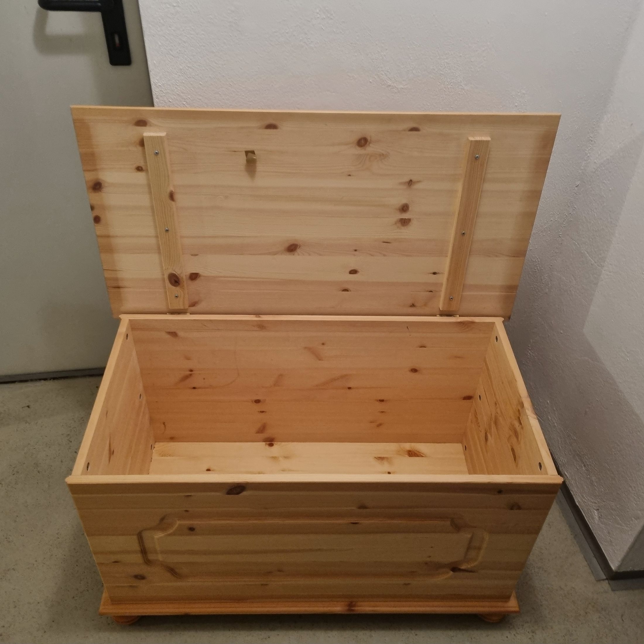 Drei Holzkisten (Wäschetruhen) ,. für Selbstabholer
