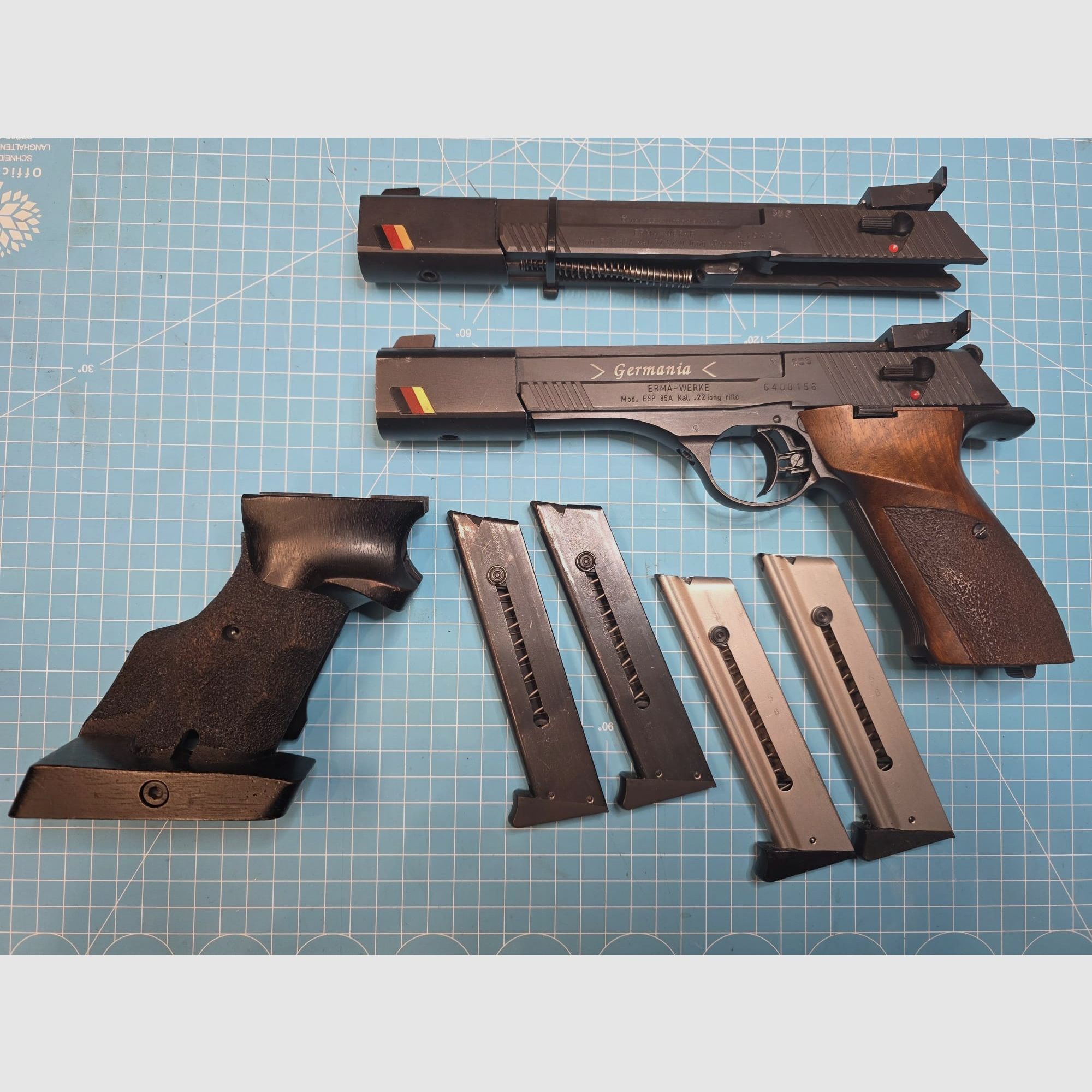 Erma ESP 85A . Germania , .22lfb mit Wechselsystem in Kaliber .32 S&W