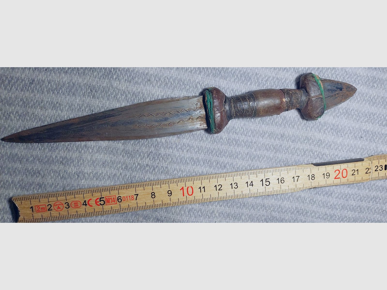 Historischer afrikanischer Dolch – ethnografisches Sammlerstück