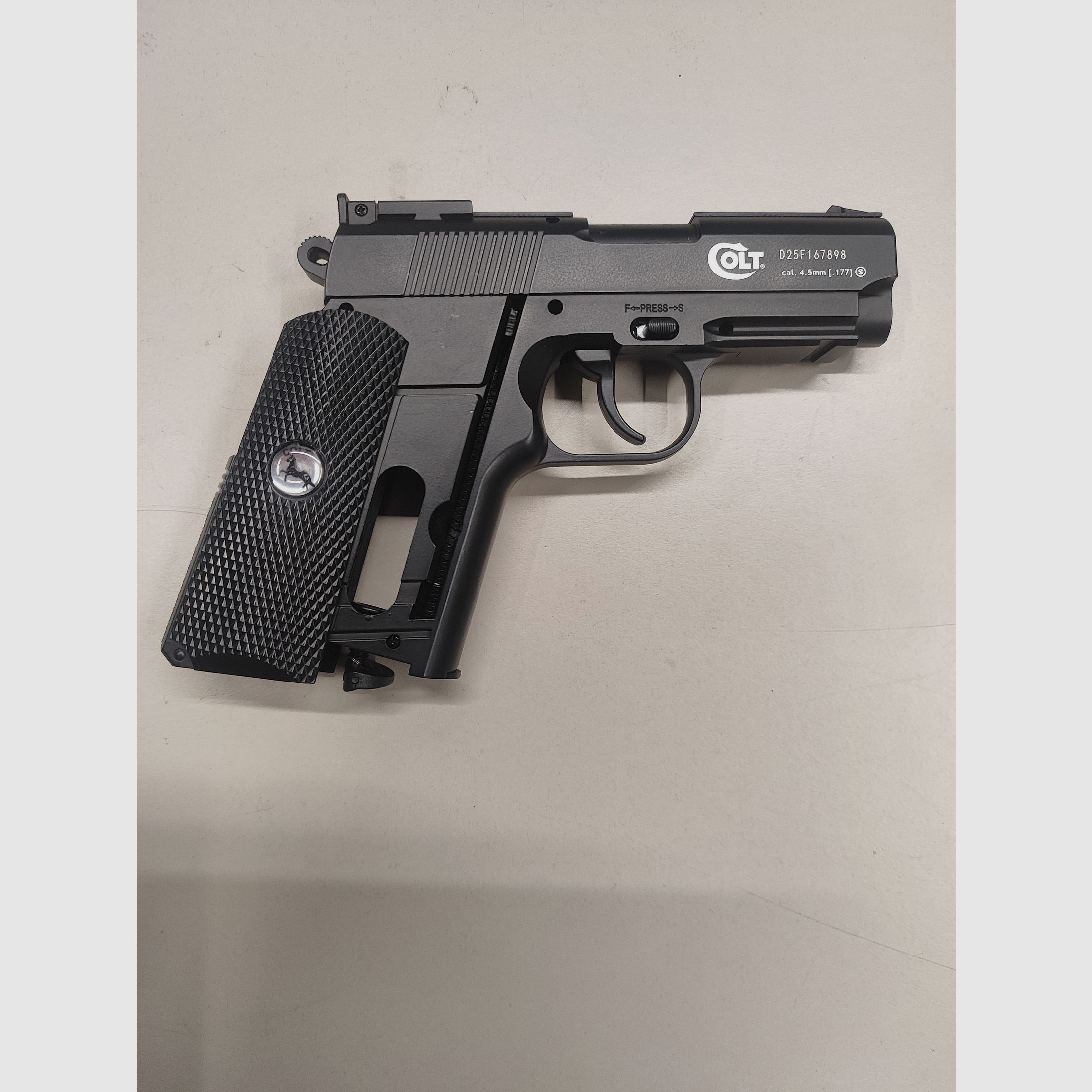Cold Defender CO2 4,5mm BB Pistole