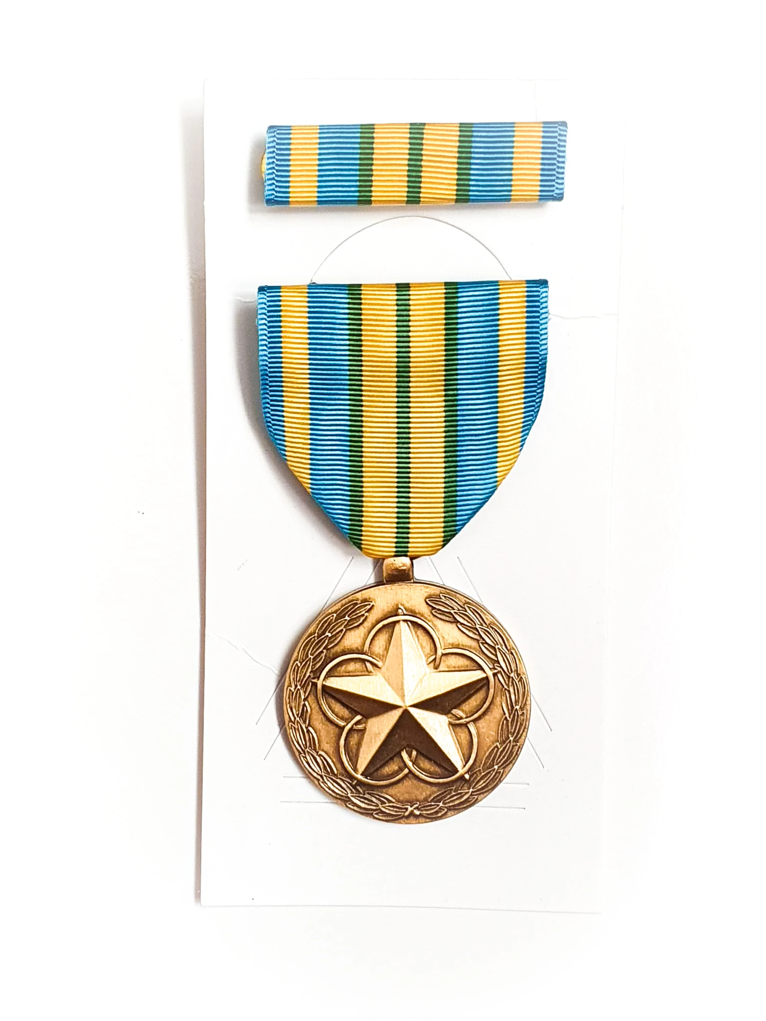 Originale amerikanische Militärmedaille MOVSM mit Ordensband – neu, in der Schachtel