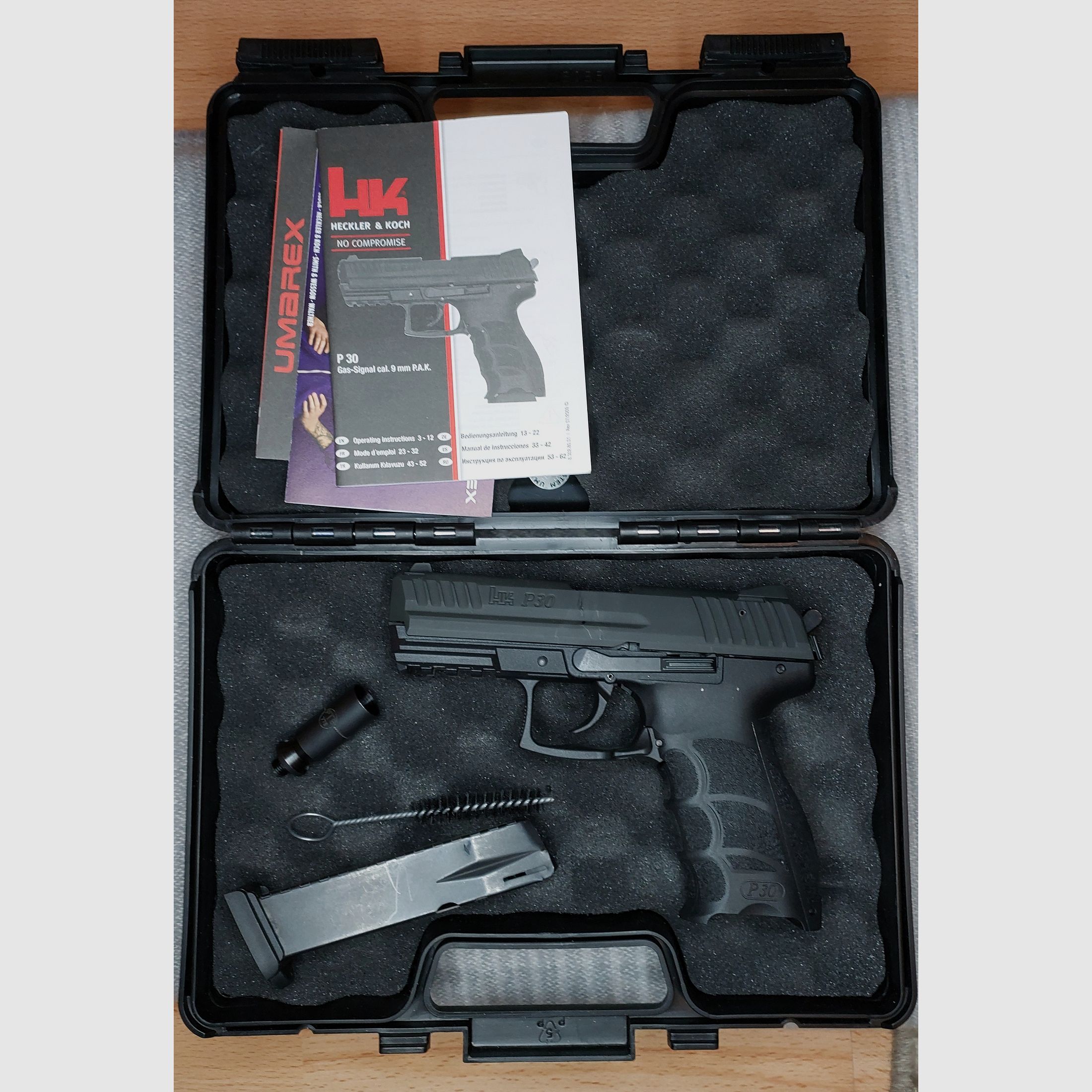 Heckler & Koch P30  9 mm P.A.K. brüniert (PTB 912) 2 Magazine