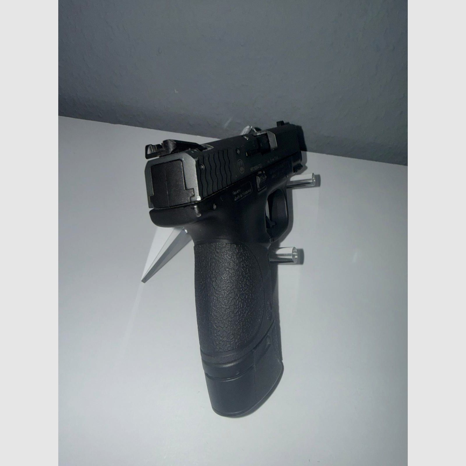 Smith & Wesson M&P9c pistola a salve, immagine 3 di 3