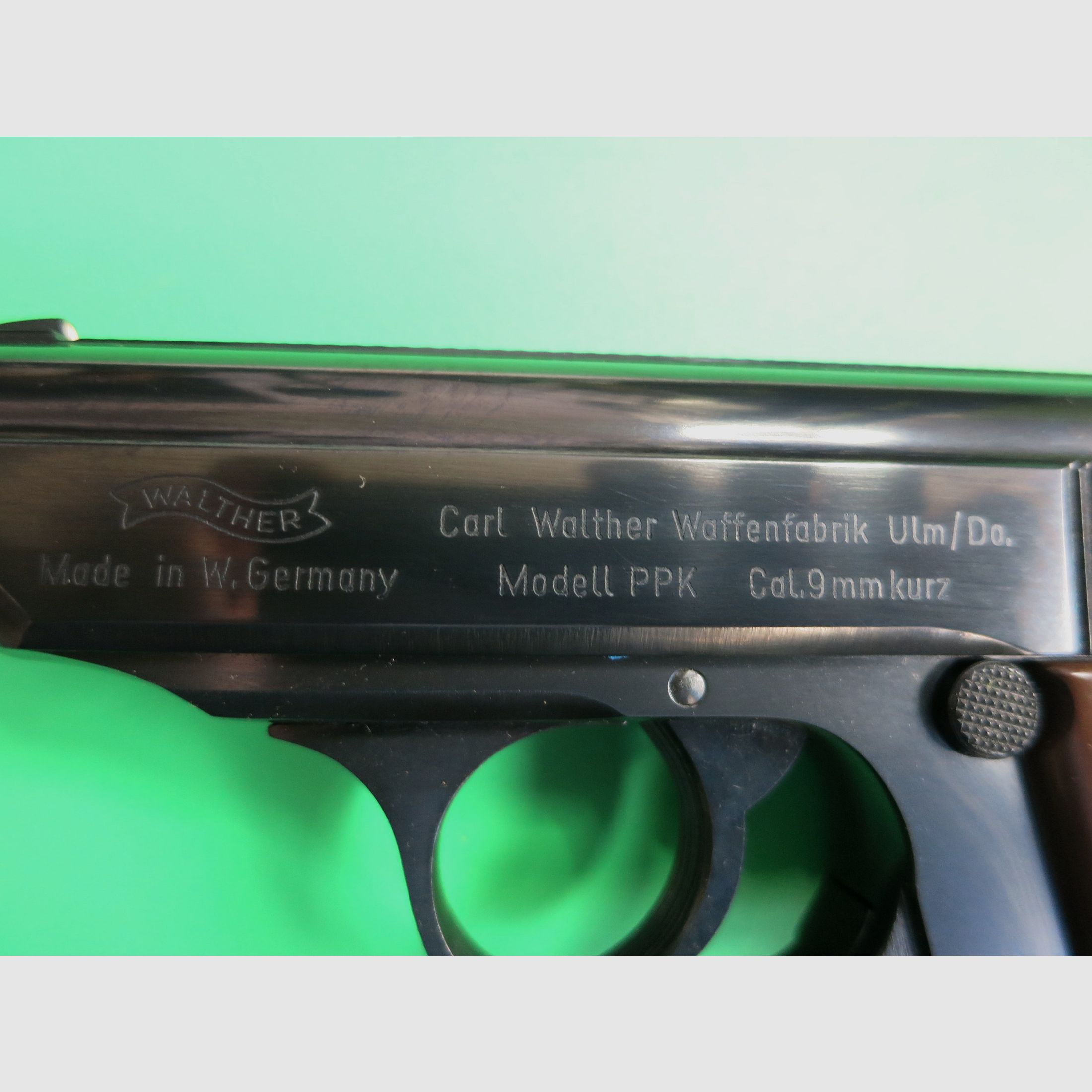 Pistola semiautomatica, Walther PPK, cal. 9 mm corto, impugnature marroni, come nuova       #82