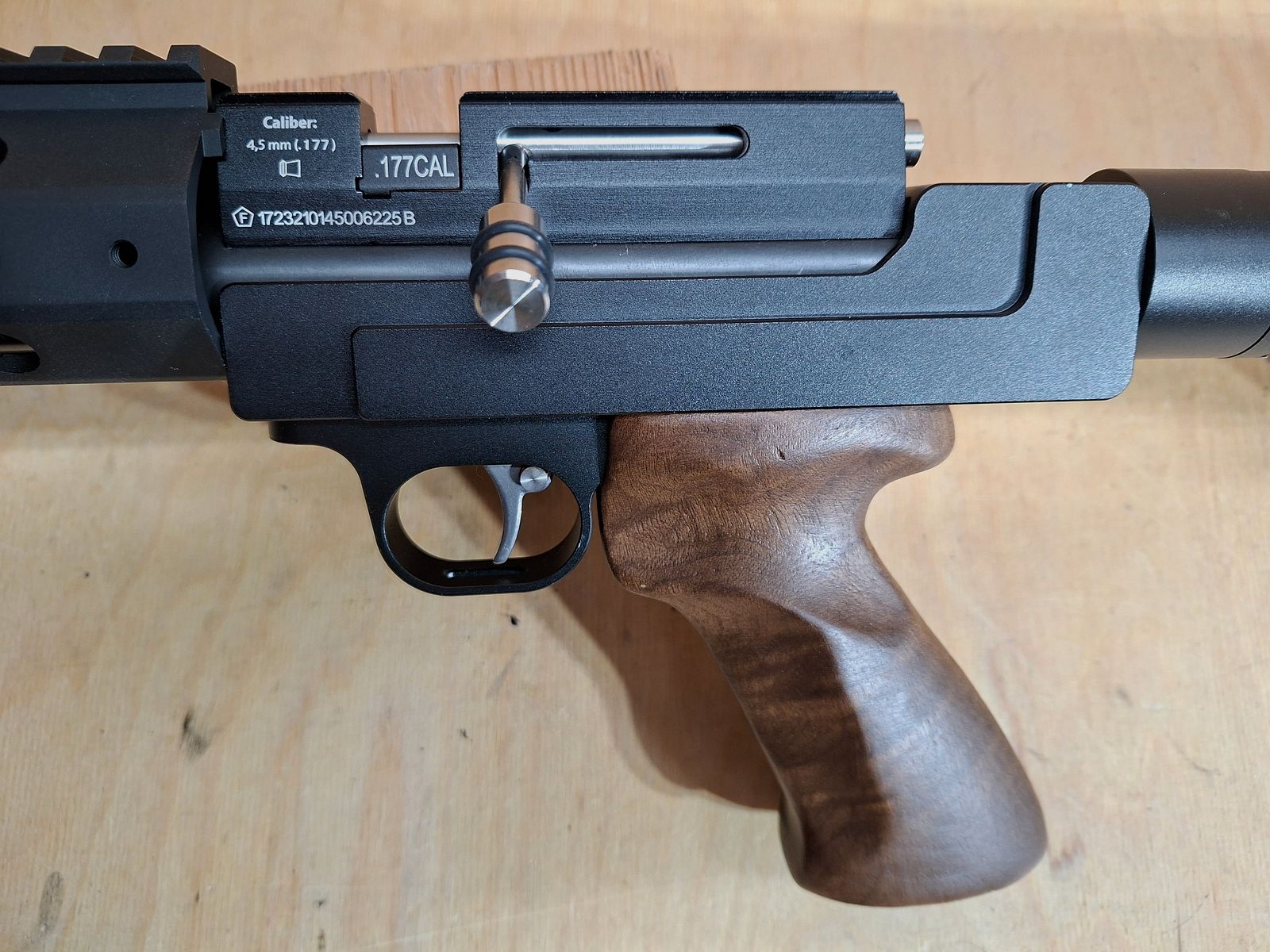 Diana Bandit Gen II Pressluftpistole mit Taktischem Body Kit AR 15