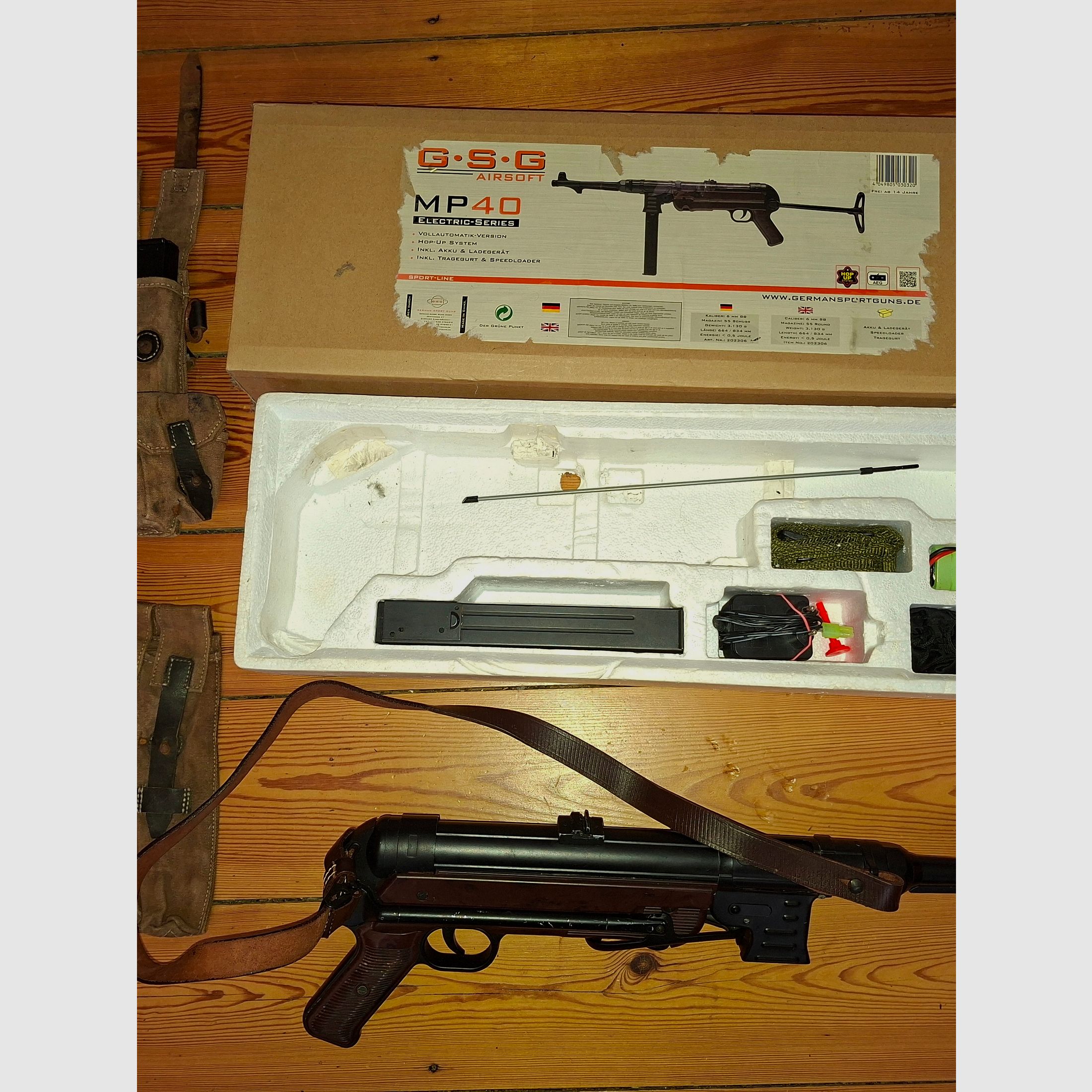 GSG Airsoft MP40 with repro magazine pouches and belt