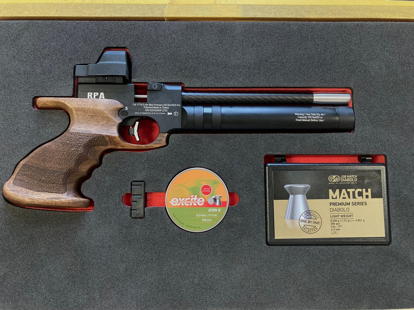 CNC-gefräste Koffereinlagen aus festem Schaumstoff