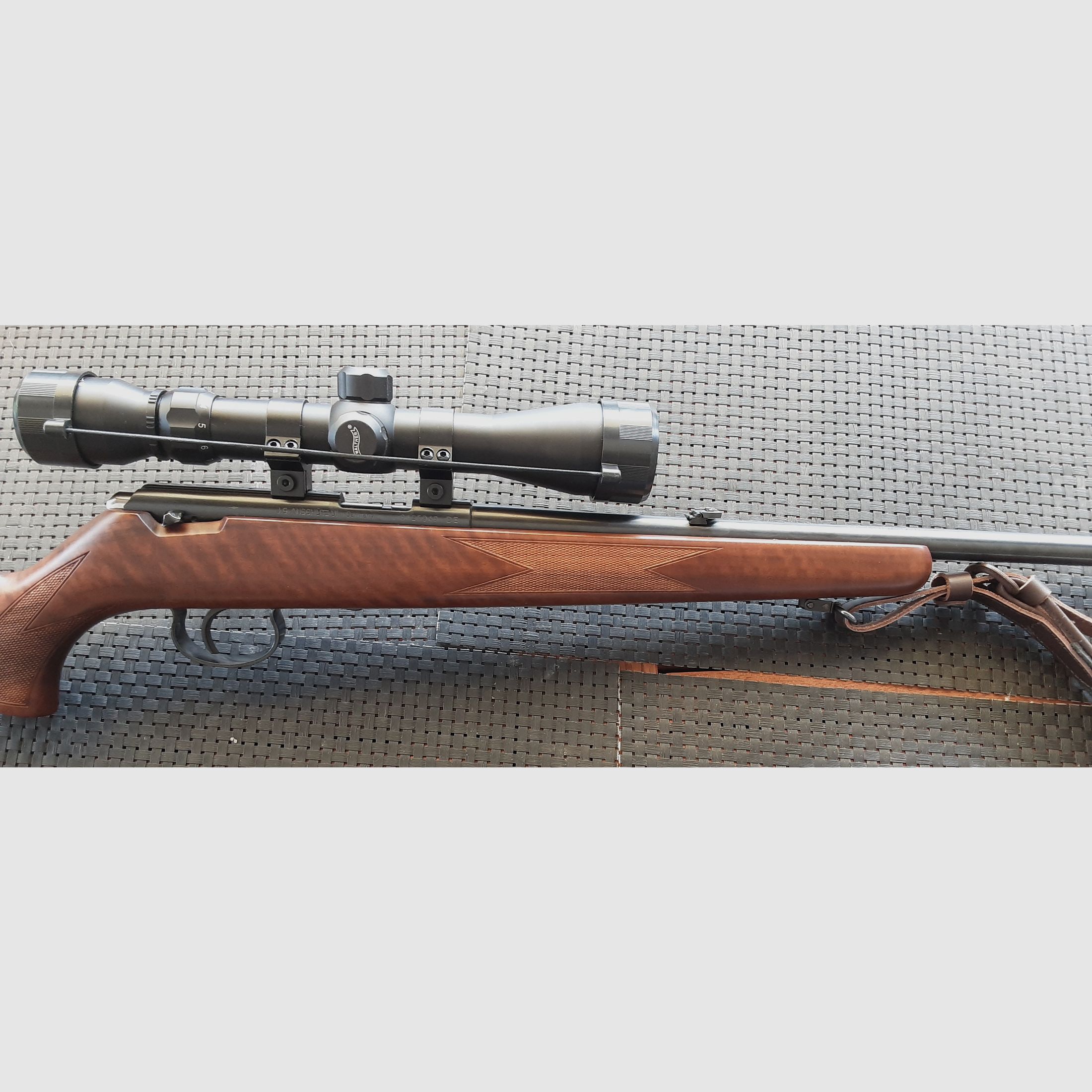 Repetierbüchse Anschütz 1416 Kaliber 22 l.r.  mit Glas Walther 3-9x 40 NEUWERTIG !