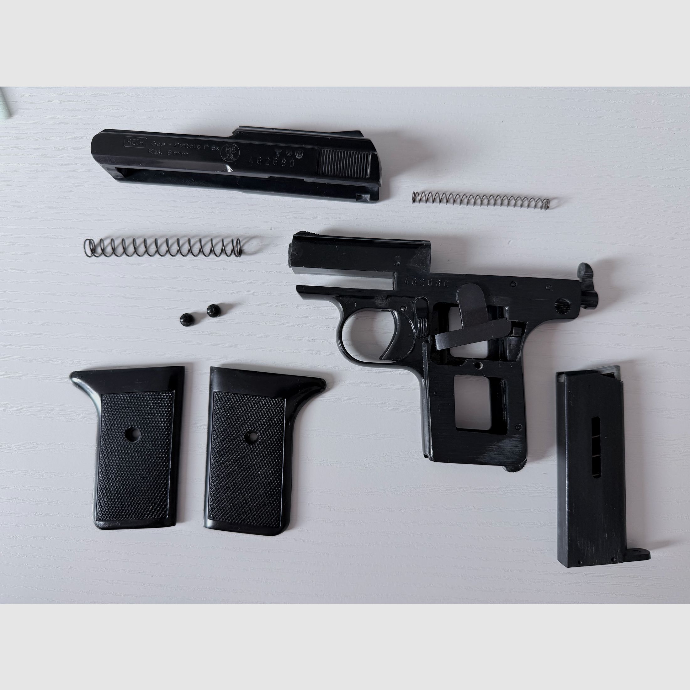 Reck P 6 S 8mm Knall- und Gaspistole mit Abschussbecher in OVP Sammlerstück