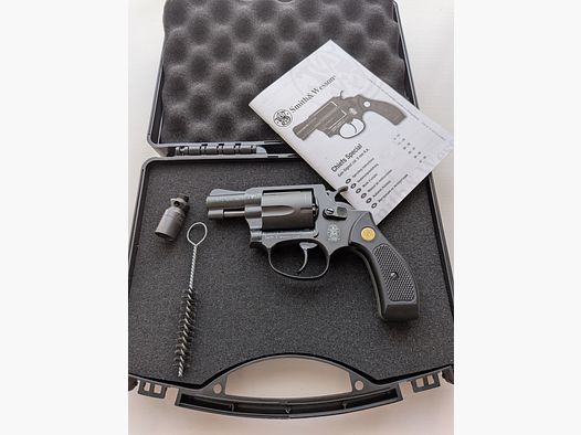 Smith & Wesson Chiefs Special revolver a salve calibro 9mm R.K.