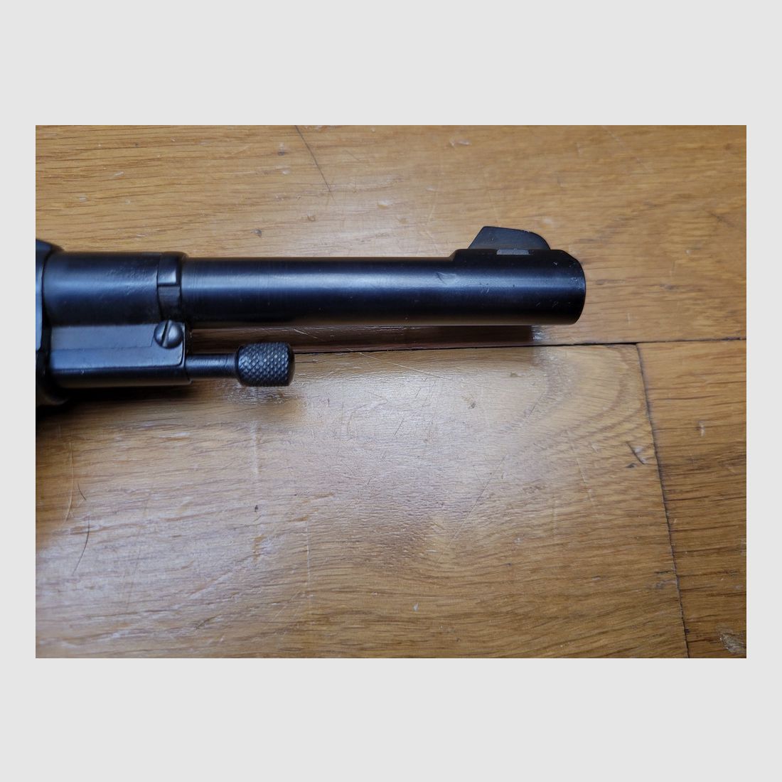 Schöner russischer Revolver Modell 1895, genannt Nagant – Kaiserliches Modell aus dem Arsenal Peter I. von Tula – Monomatrikularwaffe vor der Revolution von 1915 – Kaliber 7,62 Nagant – Sehr schöne Mechanik und guter ästhetischer Zustand – Guter Lauf – Seltene und hochwertige Waffe in TBE, Bild 20 von 26