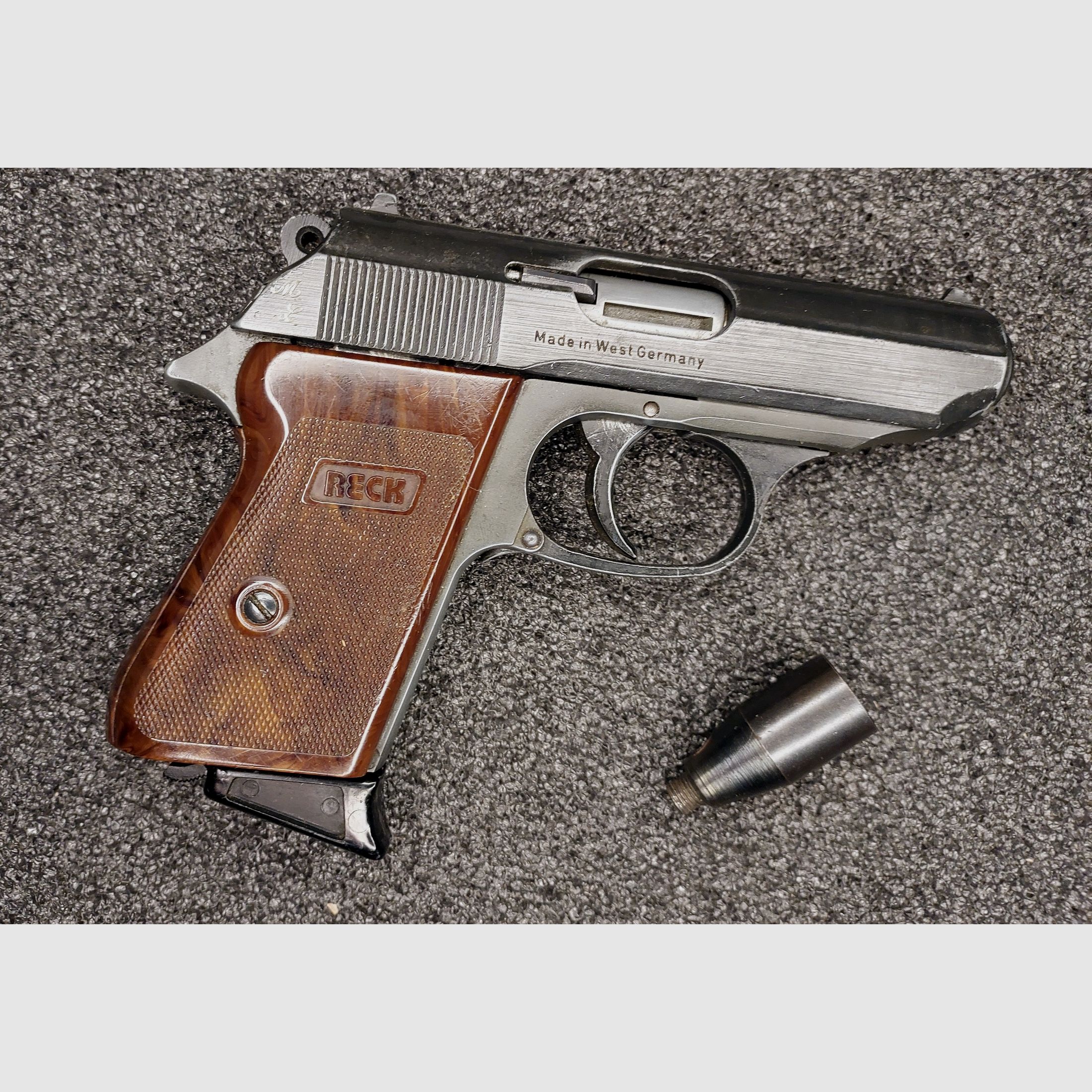 RECK PK800 blank firing pistol 8 mm K. PTB 196/2 – gold-colored safety lever, image 1 of 4
