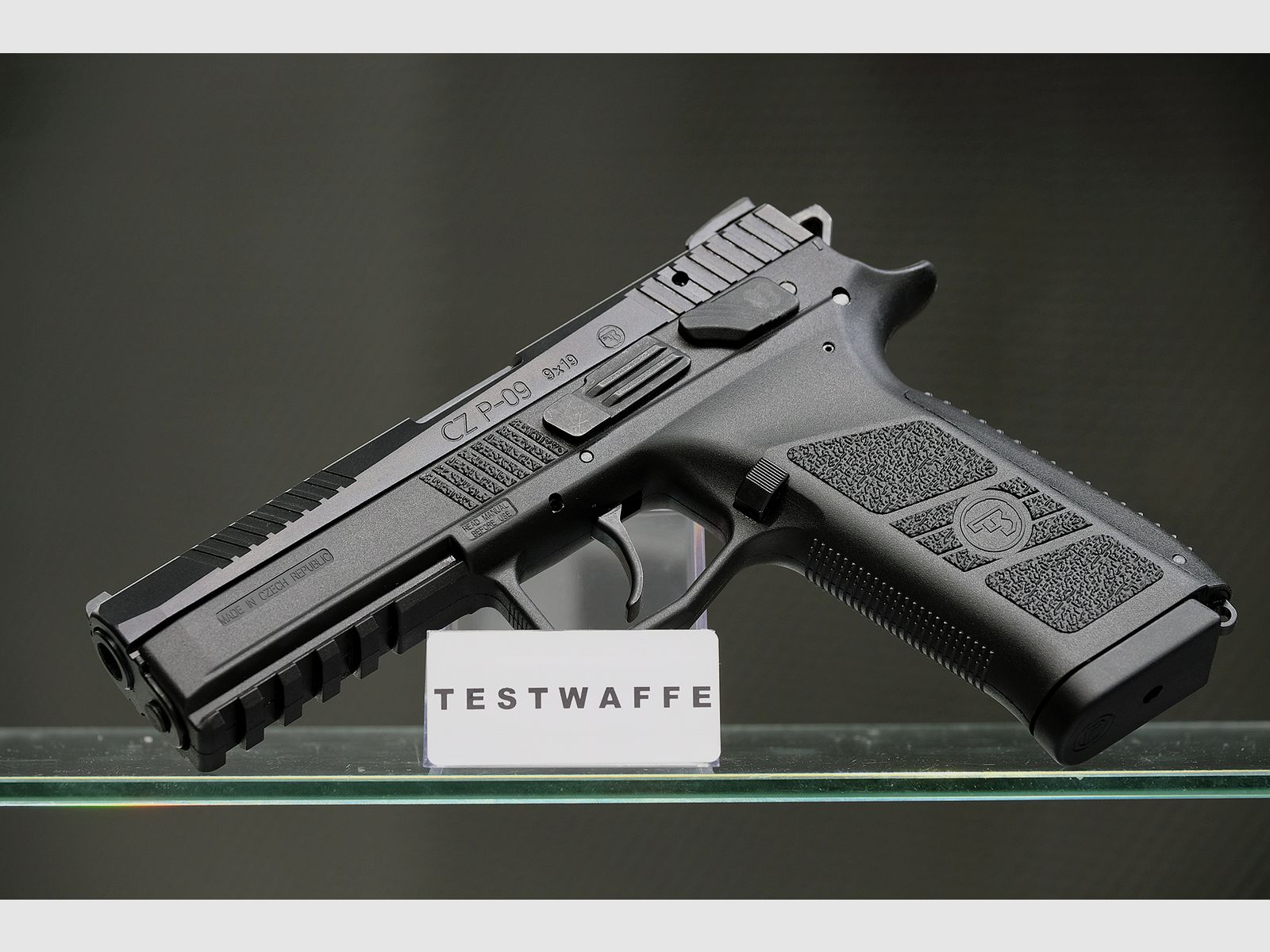 CZ P-09, image 1 sur 2