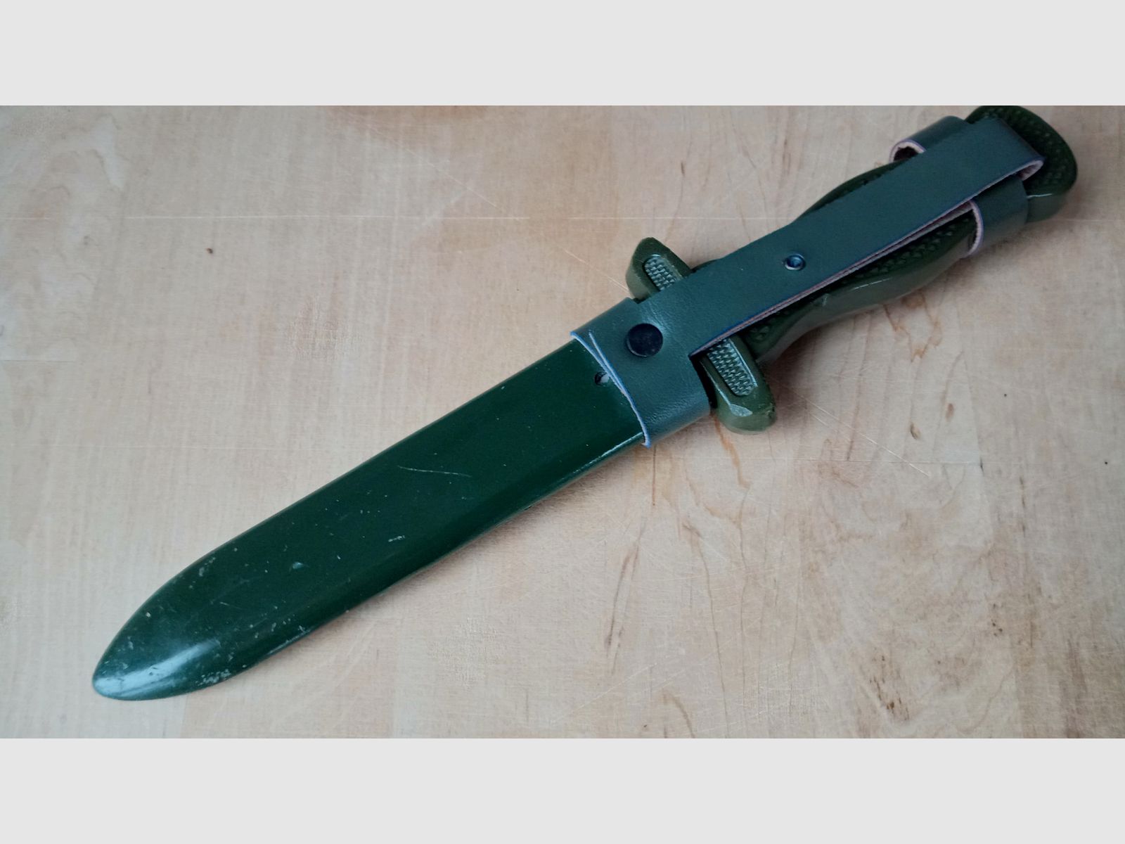 Original Fahrtenmesser von Hubertus Solingen aus dem Kalten Krieg  Vorlage BW Kampfmesser und optisch angelehnt an HJ Fahrtenmesser