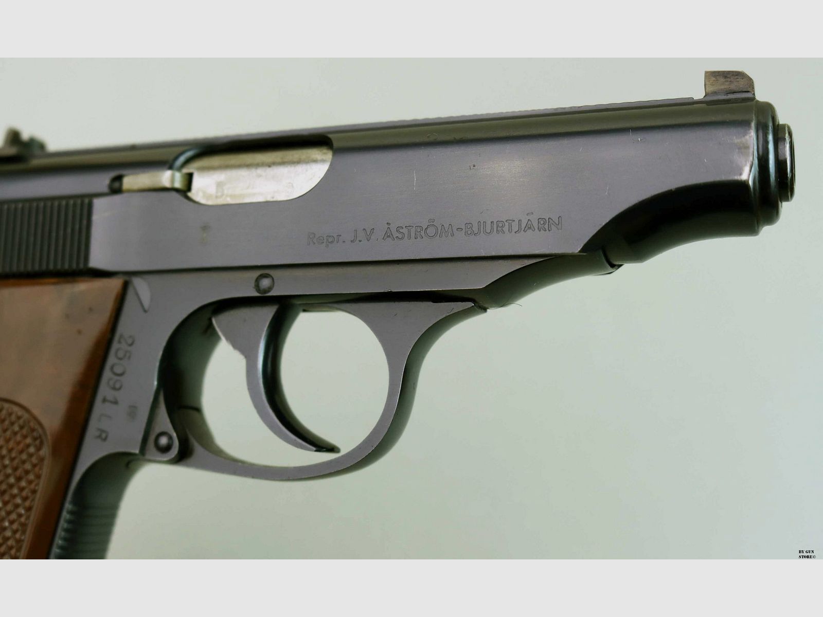 Manurhin pistool mod. PP kal. .22 l.r. “REV. J.V. ASTROM-BJURTJARN” matr. 25091LR, afbeelding 8 van 12