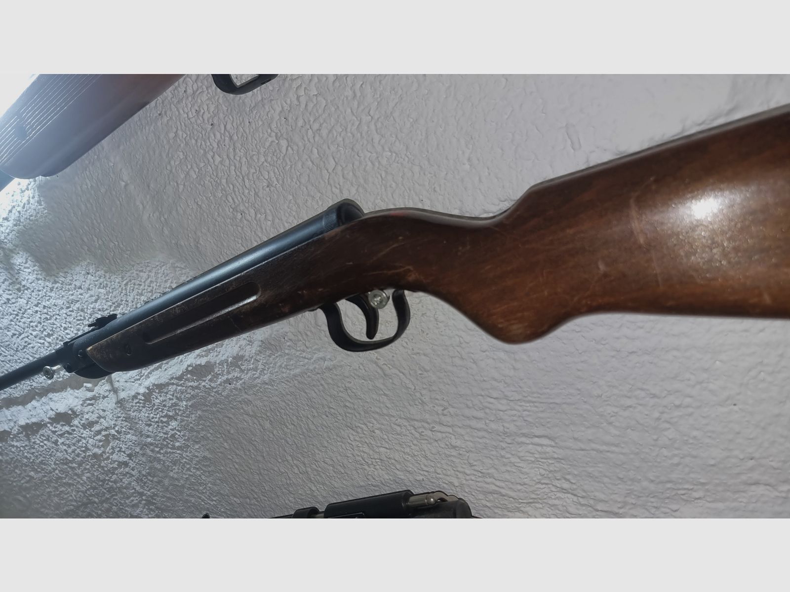 Gamo Hunter 440 karabinek pneumatyczny z łamanym lufą kal. 5,5mm Diabolo z drewna bukowego.       Diana mod 22.      