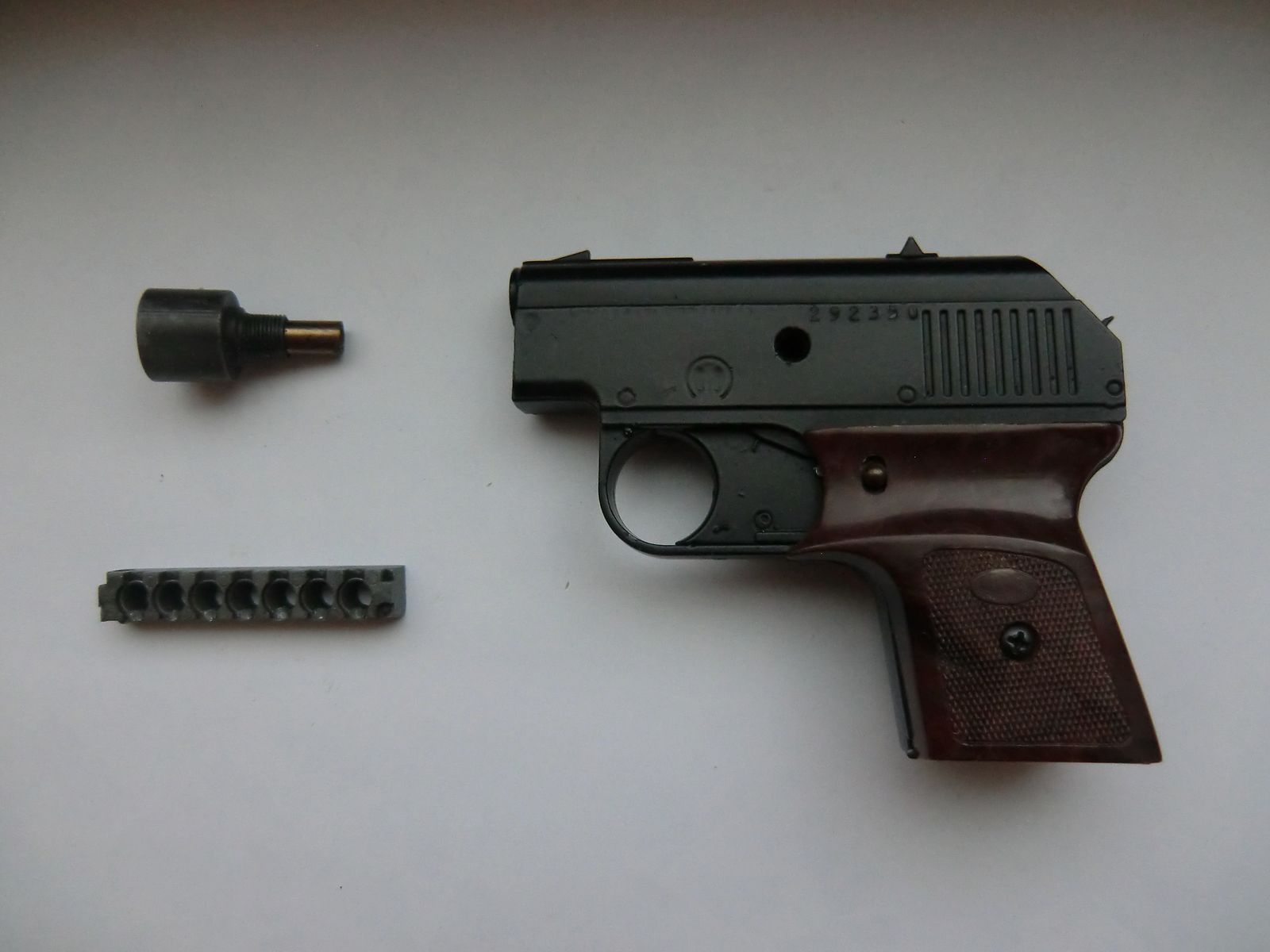 Umarex Mod. 302 ähnlich Röhm RG 3 ( Made in Italy ) 6mm PTB: 313  7 - Schuss Stangenmagazin, + 15mm Pyrobecher