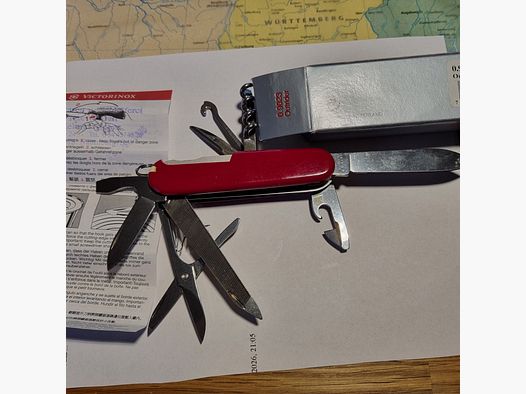 Victorinox- Multitools Outrider 0.9023 czerwony