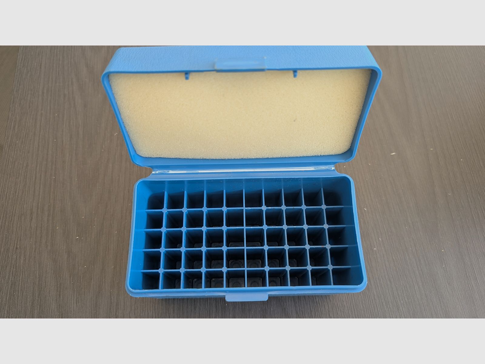 Original Munitionsbox von MTM für Gewehrpatronen mit Schaumstoffeinlage