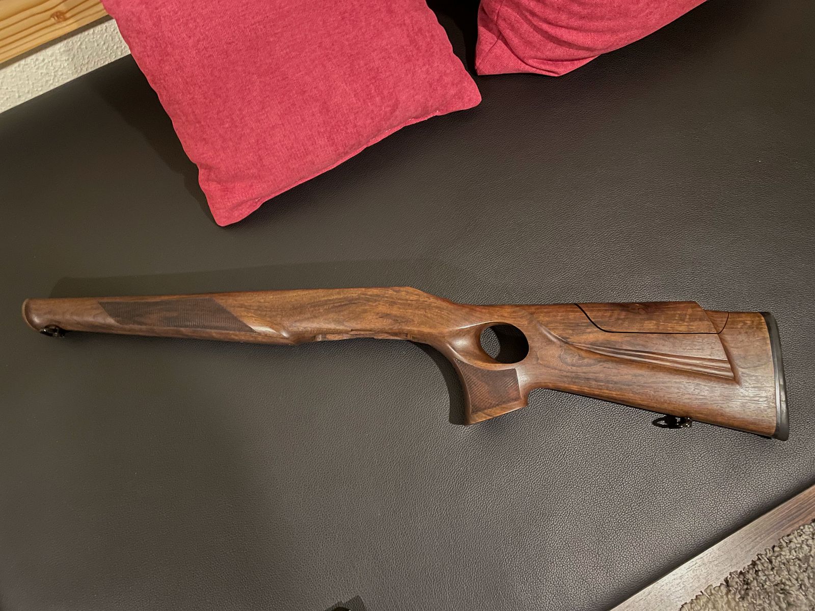 Blaser R8 Holz Lochschaft HK4 Nussbaum Handgeschäftet 