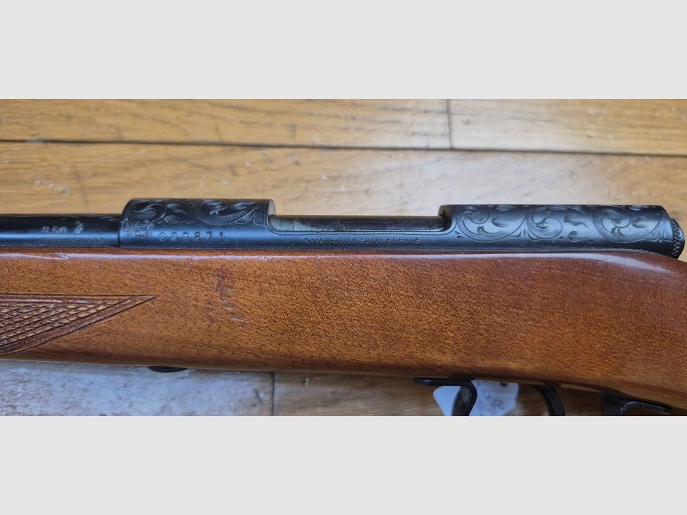 Sehr schöne Gartenbüchse Manufrance – Modell „Club“ – Kal. 9 mm Flobert (Patrone oder Diabolo) – Sehr schöne Gravuren in Voluten bis auf den Abzug – Dicke schwarze Brünierung 100% original – Schöne Hölzer schön gewellt – Mechanik und Lauf unberührt – Zustand nahezu neu – TBE++/TBE+++, Bild 1 von 35